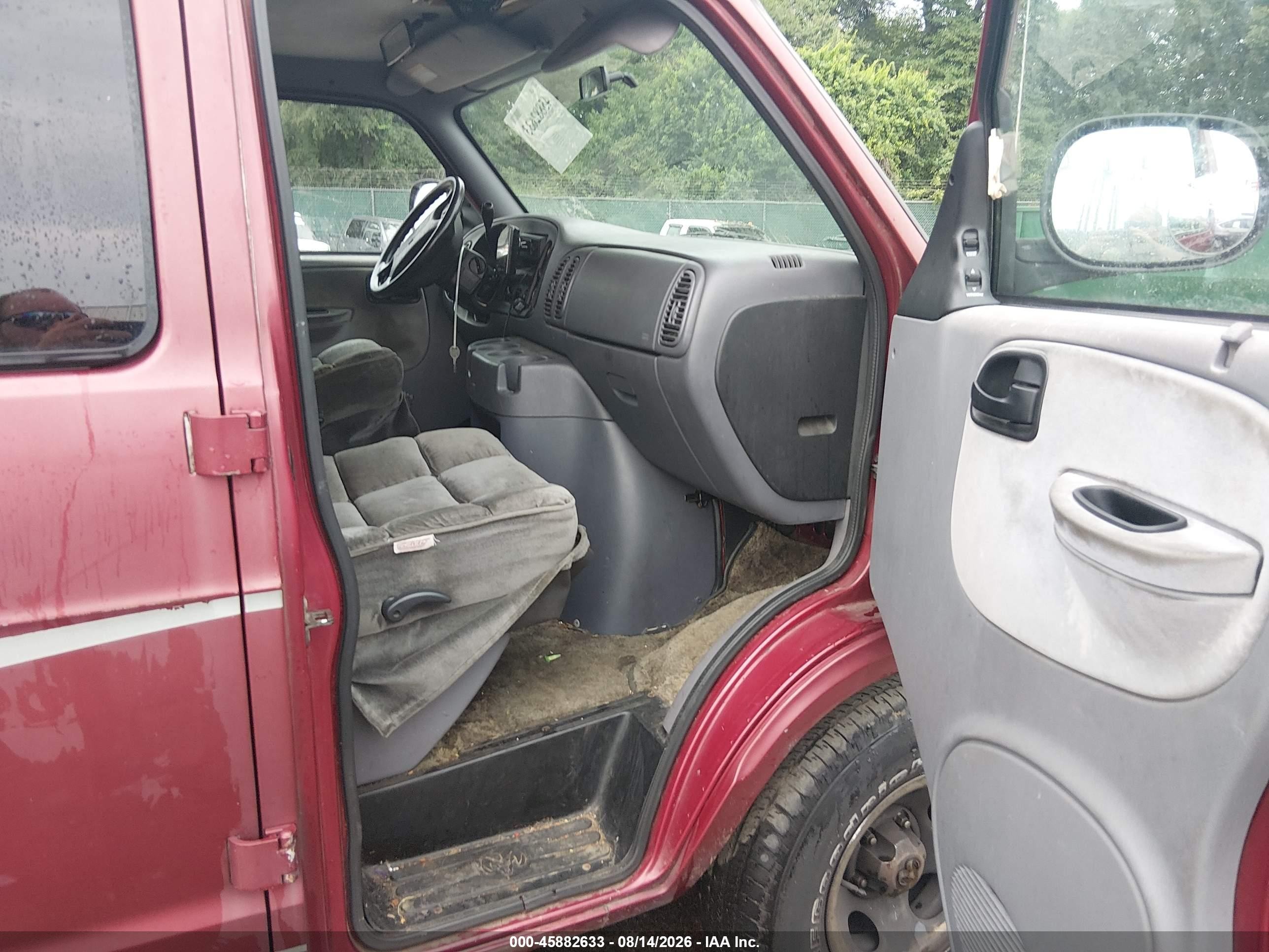 1998 Dodge Ram Van Commercial/conversion Red vin: 2B6HB11Y9WK137201
