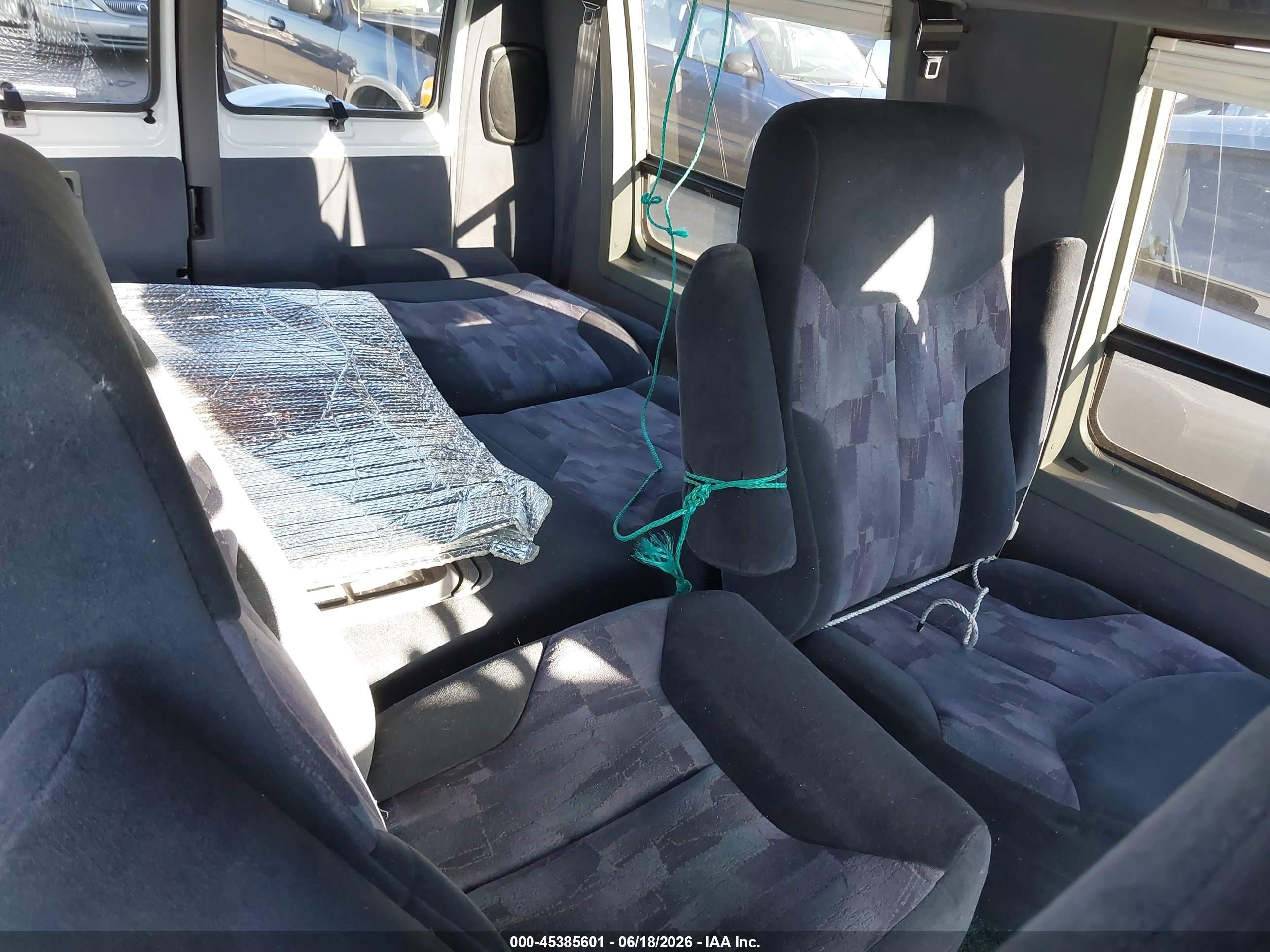 1996 Dodge Ram Van B2500 White vin: 2B6HB21X9TK177206