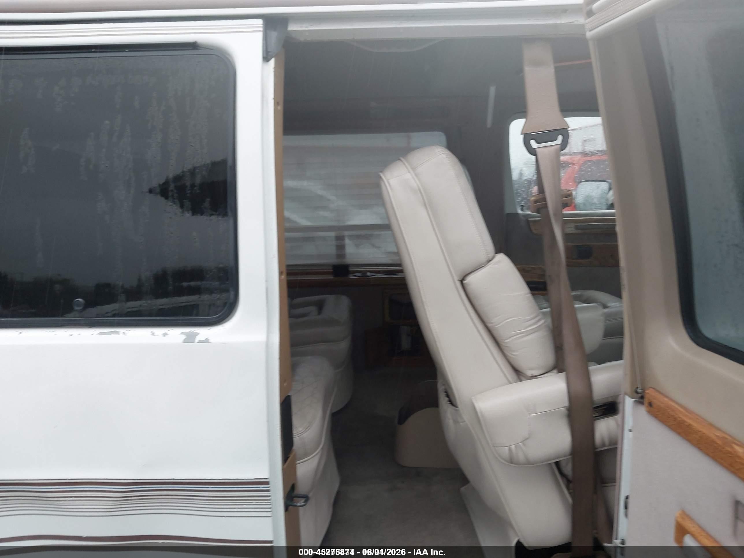 1996 Dodge Ram Van B2500 White vin: 2B6HB21Y0TK144460