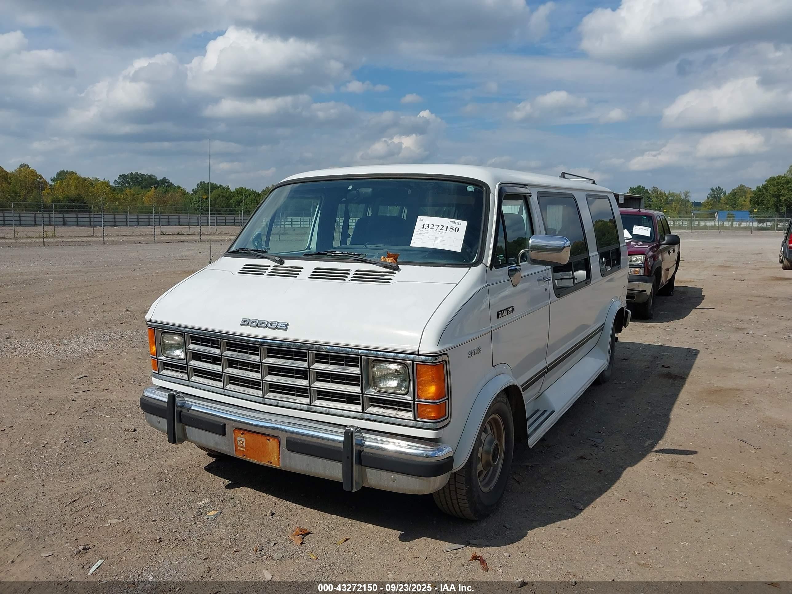 1993 Dodge Ram Van B250 White vin: 2B6HB21Y2PK523255