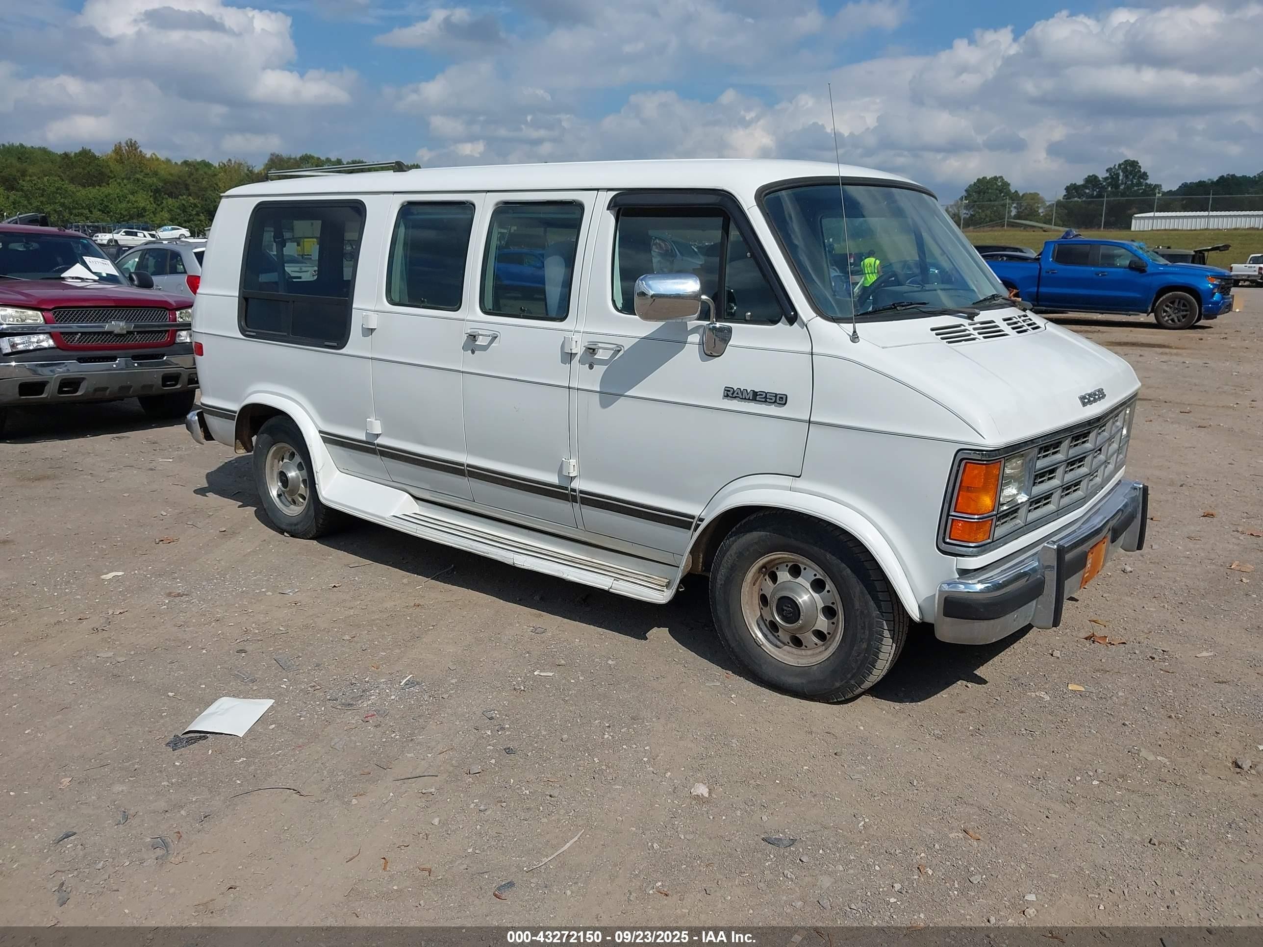 1993 Dodge Ram Van B250 White vin: 2B6HB21Y2PK523255