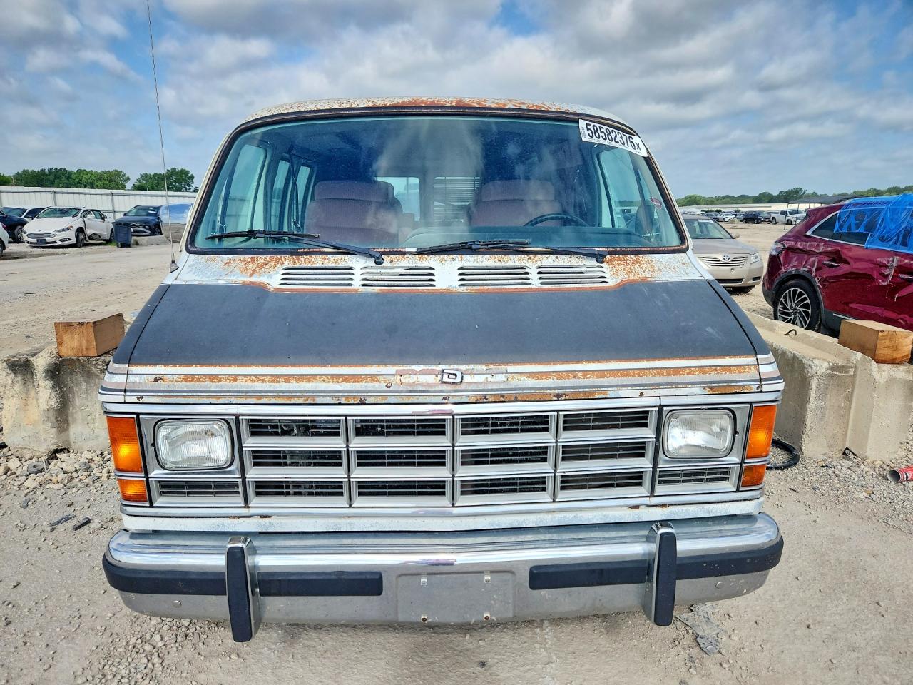 1989 Dodge Ram Van B250 Two Tone vin: 2B6HB21Y7KK366637
