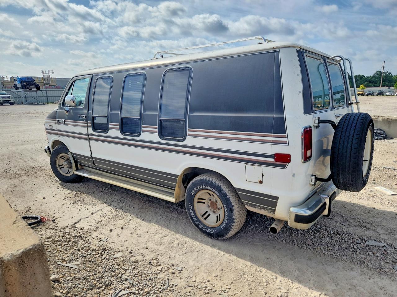 1989 Dodge Ram Van B250 Two Tone vin: 2B6HB21Y7KK366637