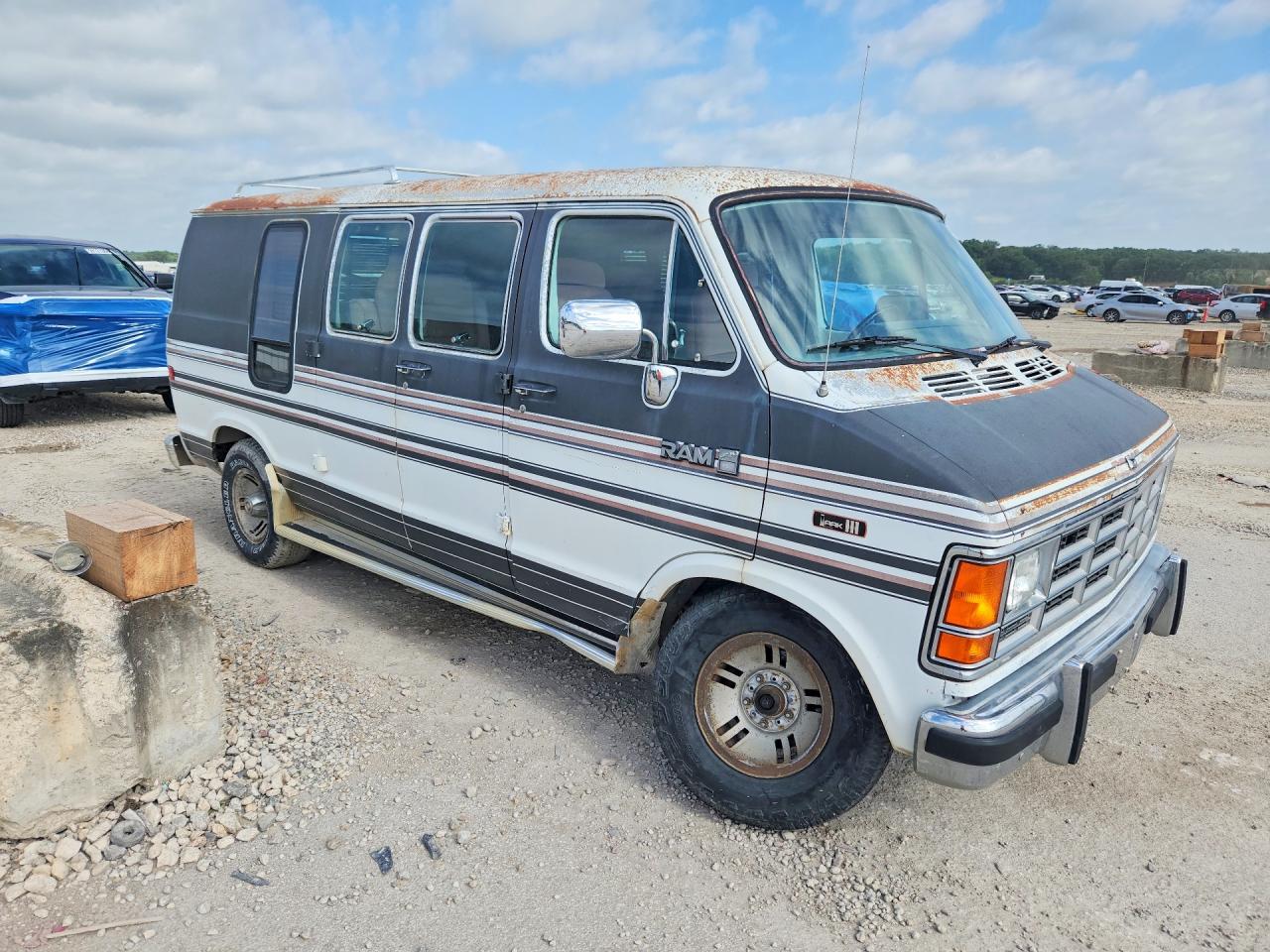 1989 Dodge Ram Van B250 Two Tone vin: 2B6HB21Y7KK366637