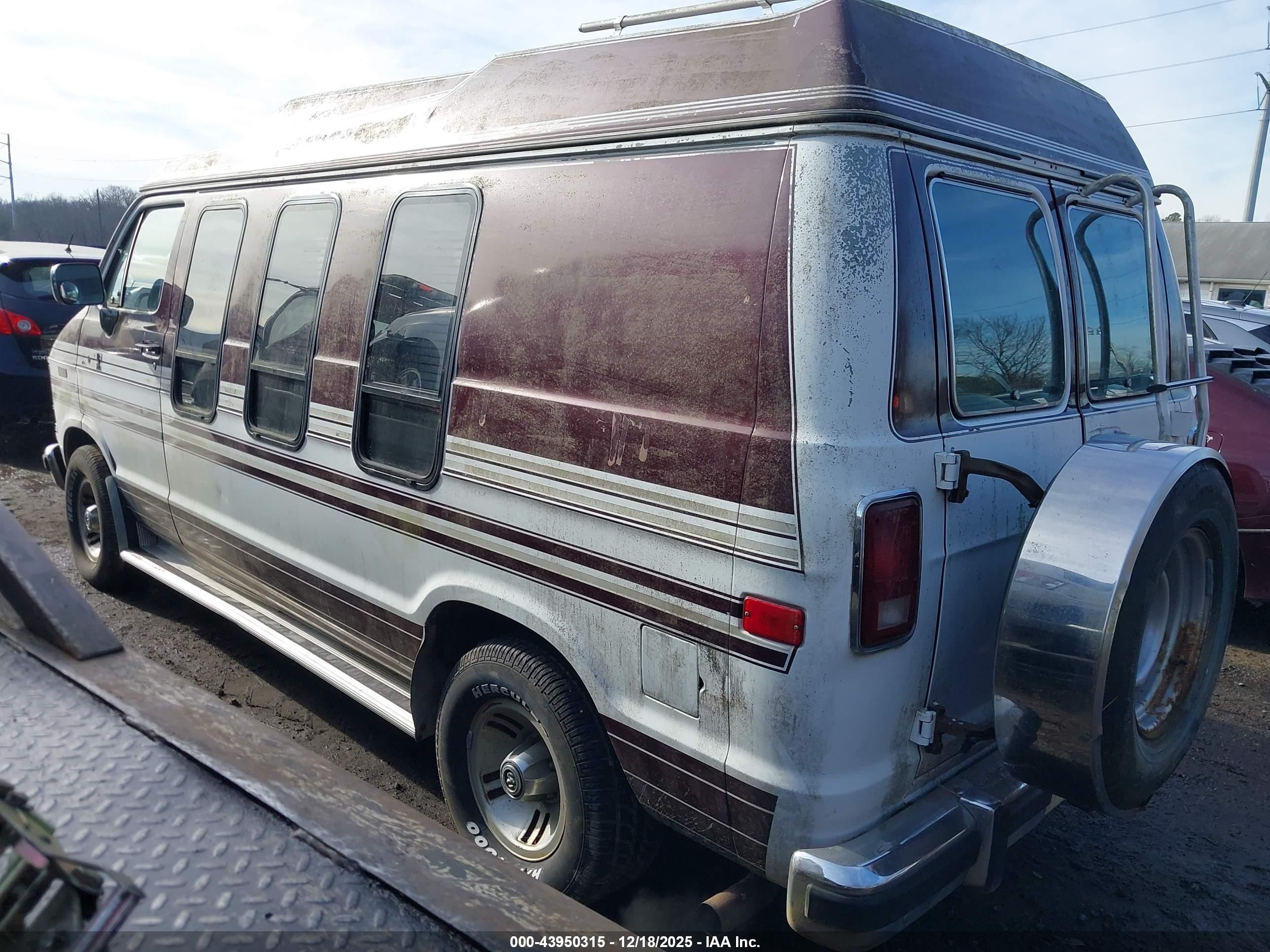 1990 Dodge Ram Van B250 Burgundy vin: 2B6HB21Y7LK748863
