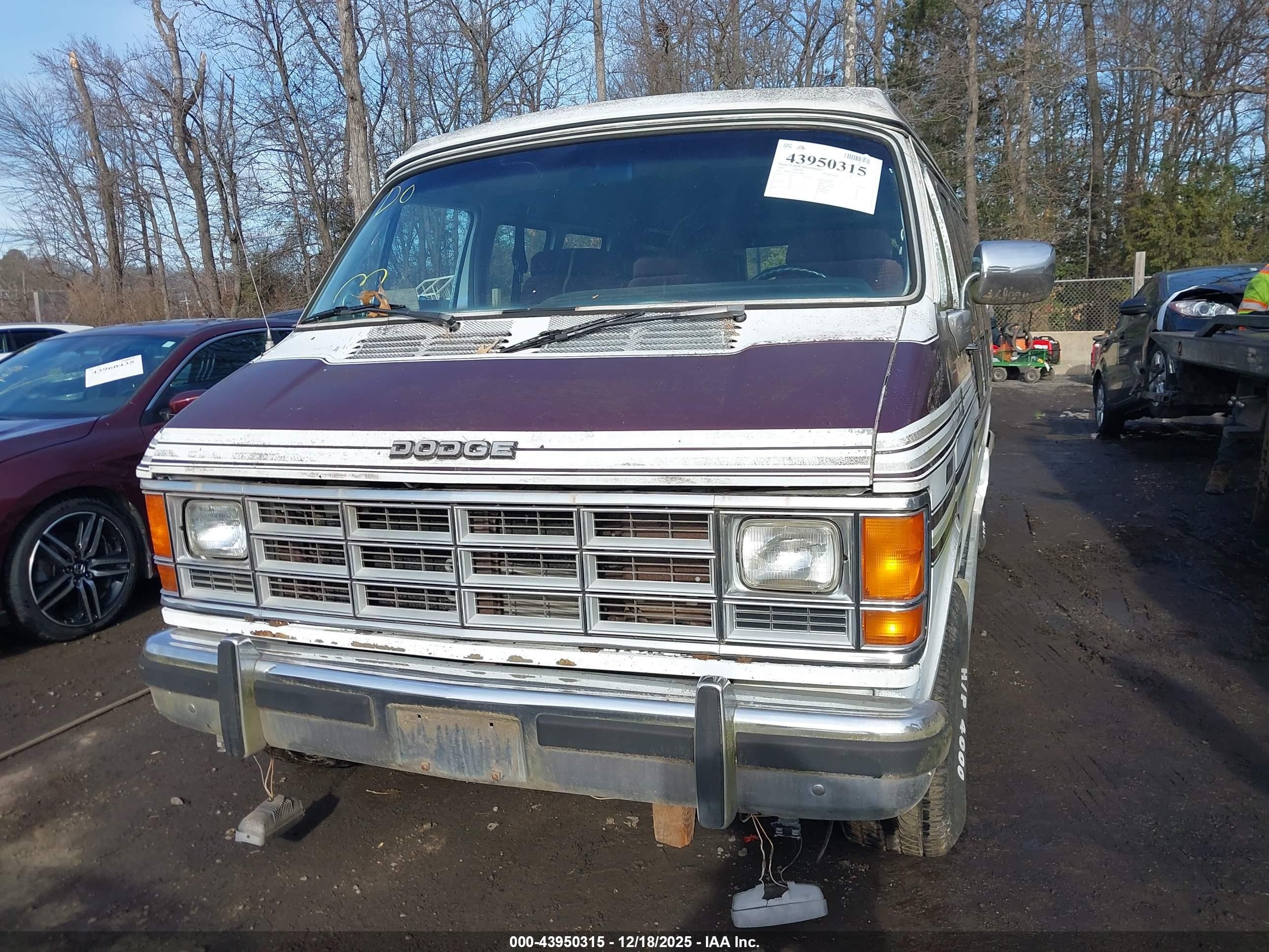 1990 Dodge Ram Van B250 Burgundy vin: 2B6HB21Y7LK748863