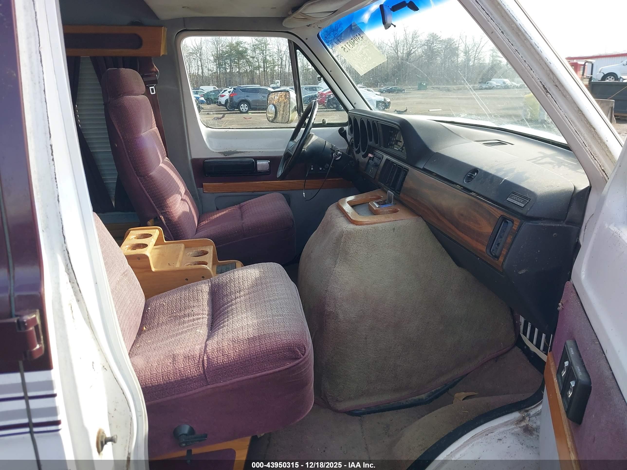 1990 Dodge Ram Van B250 Burgundy vin: 2B6HB21Y7LK748863