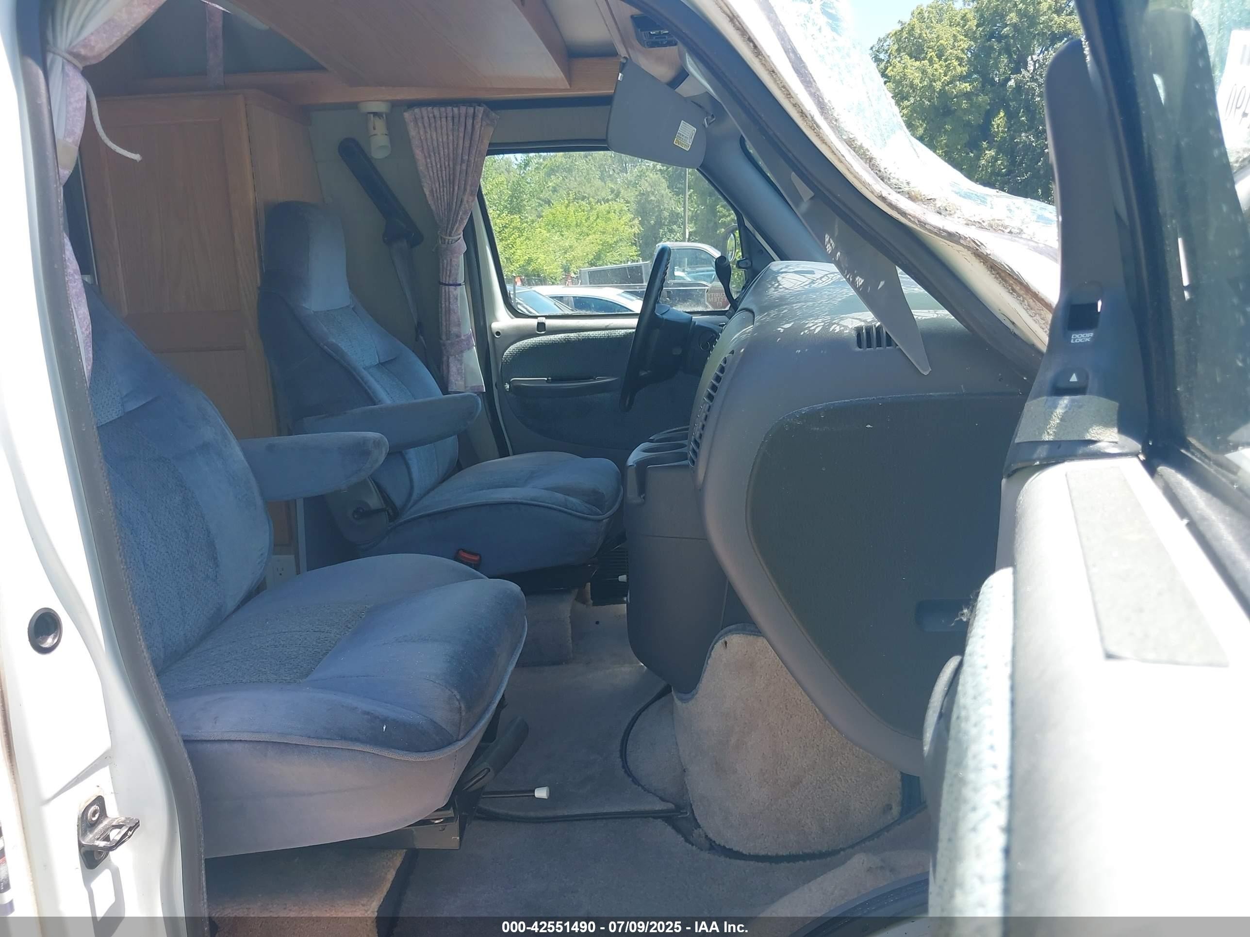 1999 Dodge Ram Van 3500 Commercial/conversion White vin: 2B6KB31Y0XK535769