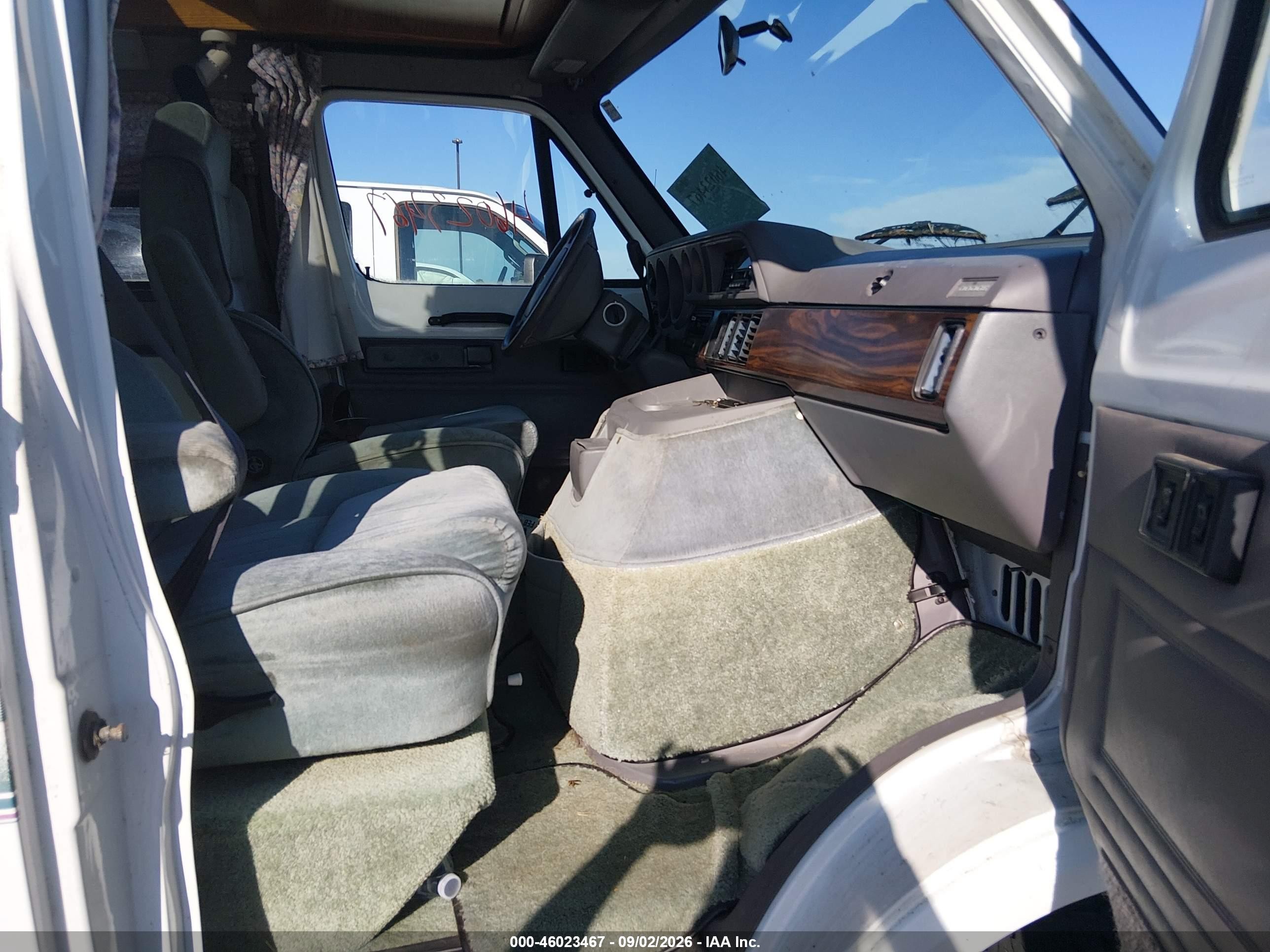 1996 Dodge Ram Van B3500 White vin: 2B6KB31Y1TK132121