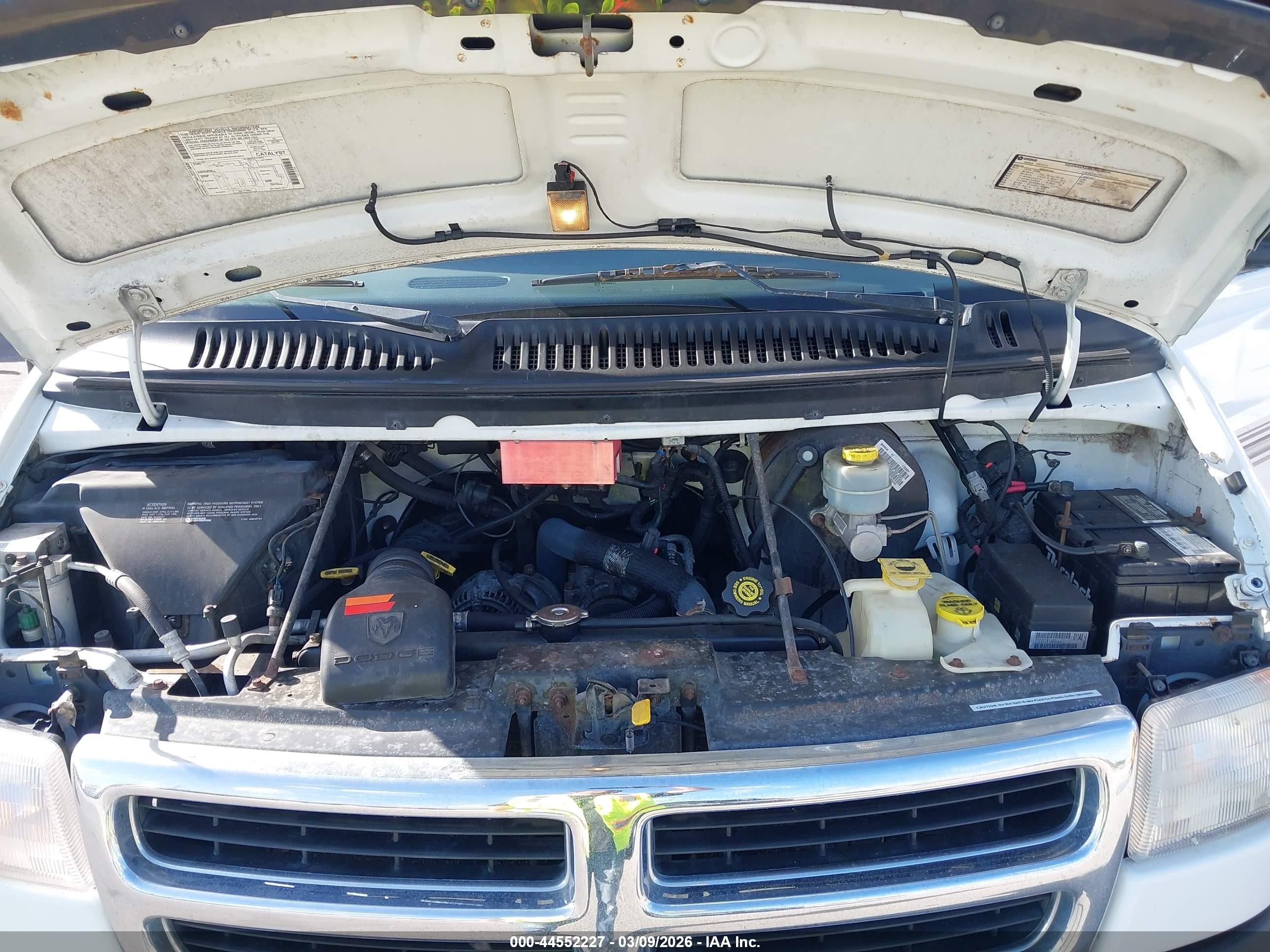 2000 Dodge Ram Van 3500 Conversion White vin: 2B6KB31Y5YK175433