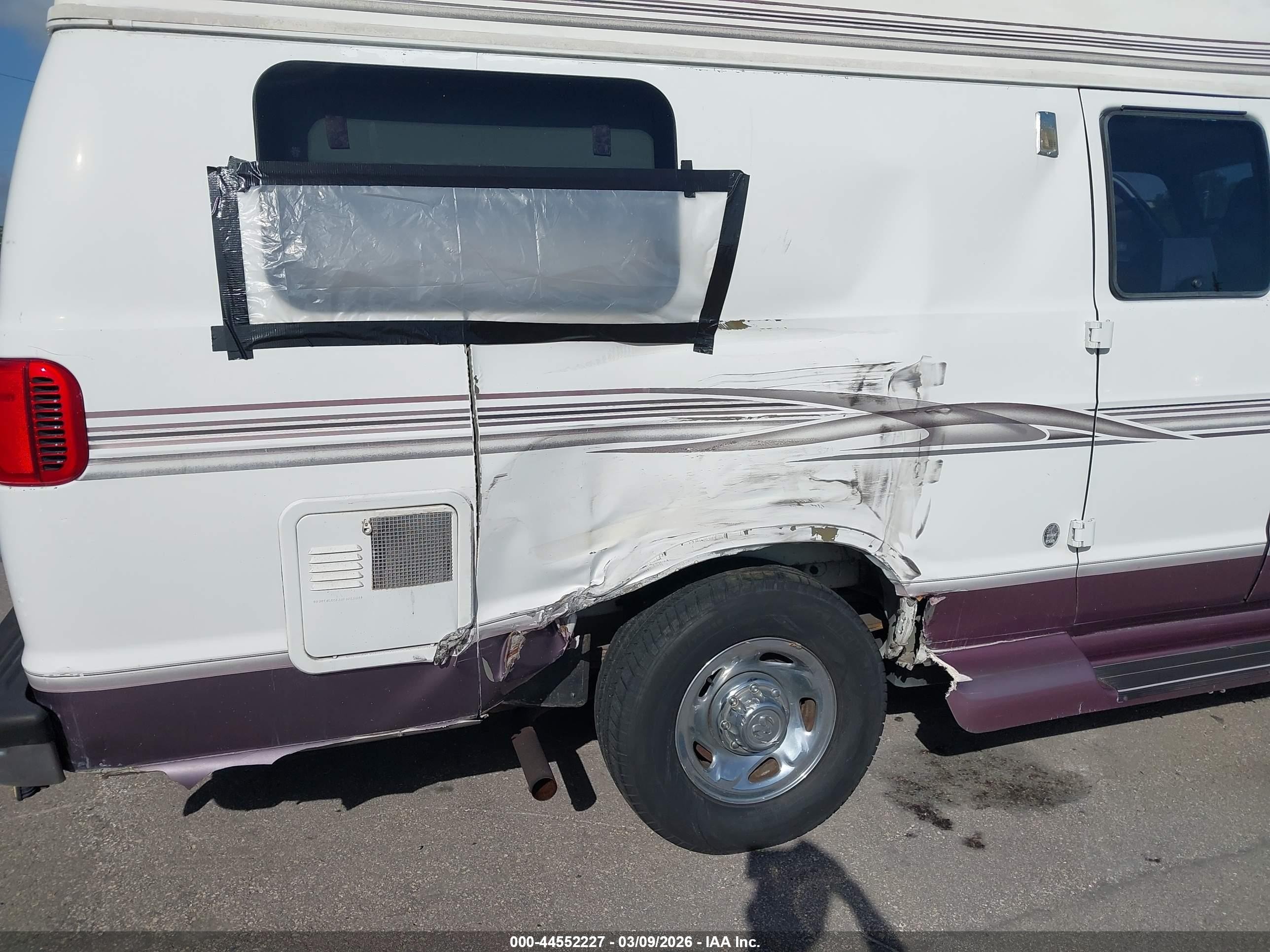 2000 Dodge Ram Van 3500 Conversion White vin: 2B6KB31Y5YK175433