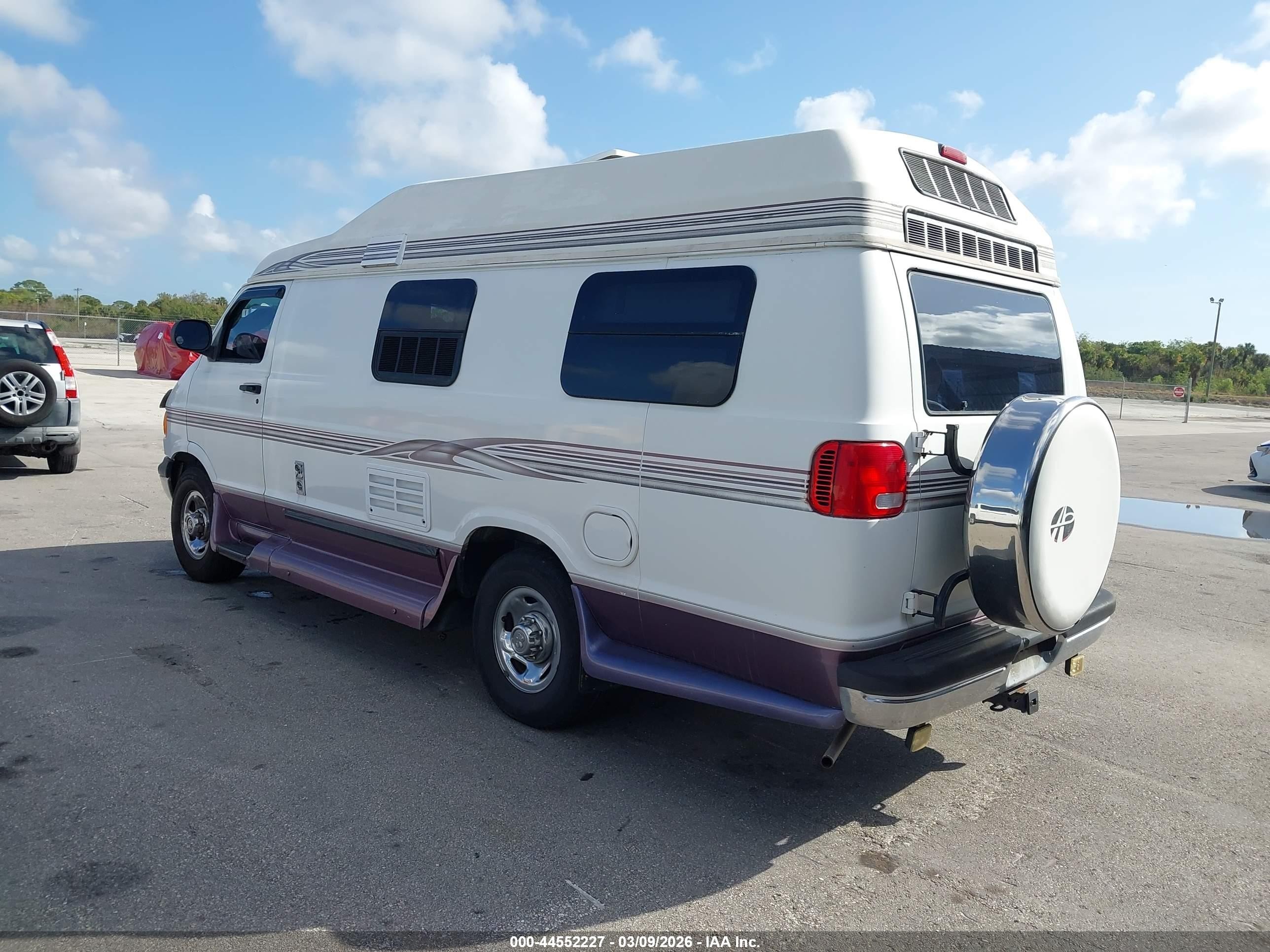 2000 Dodge Ram Van 3500 Conversion White vin: 2B6KB31Y5YK175433