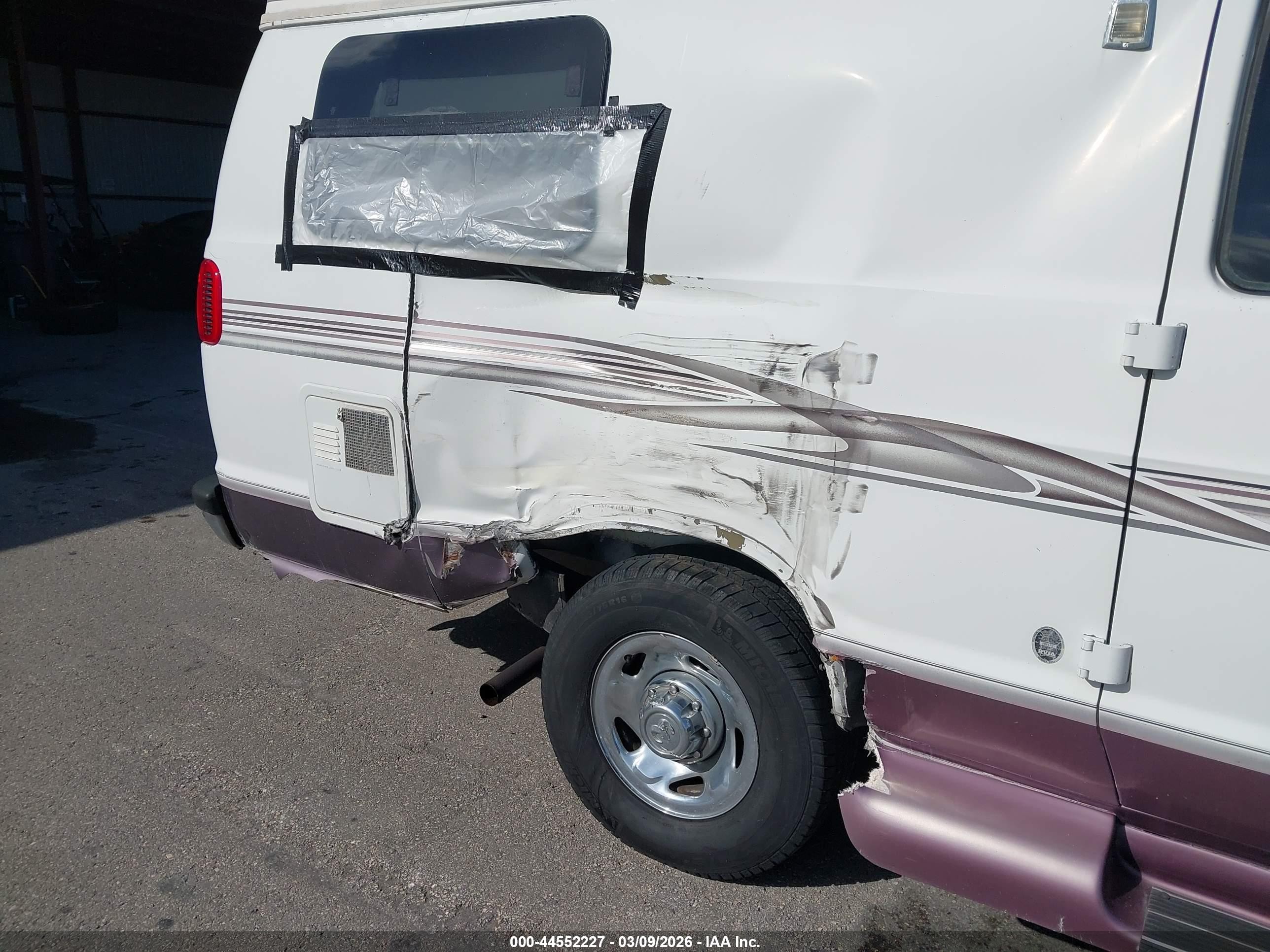 2000 Dodge Ram Van 3500 Conversion White vin: 2B6KB31Y5YK175433