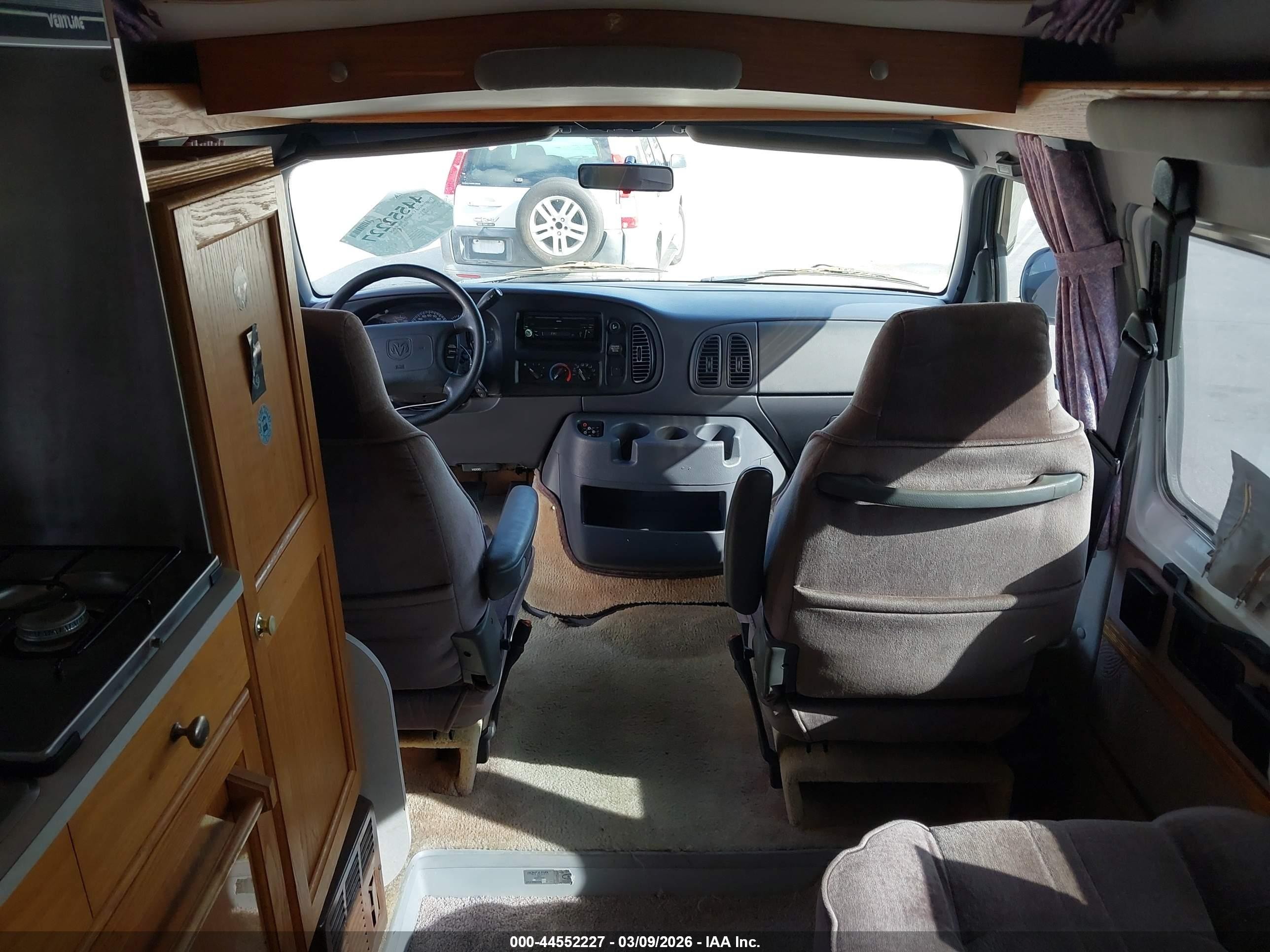 2000 Dodge Ram Van 3500 Conversion White vin: 2B6KB31Y5YK175433