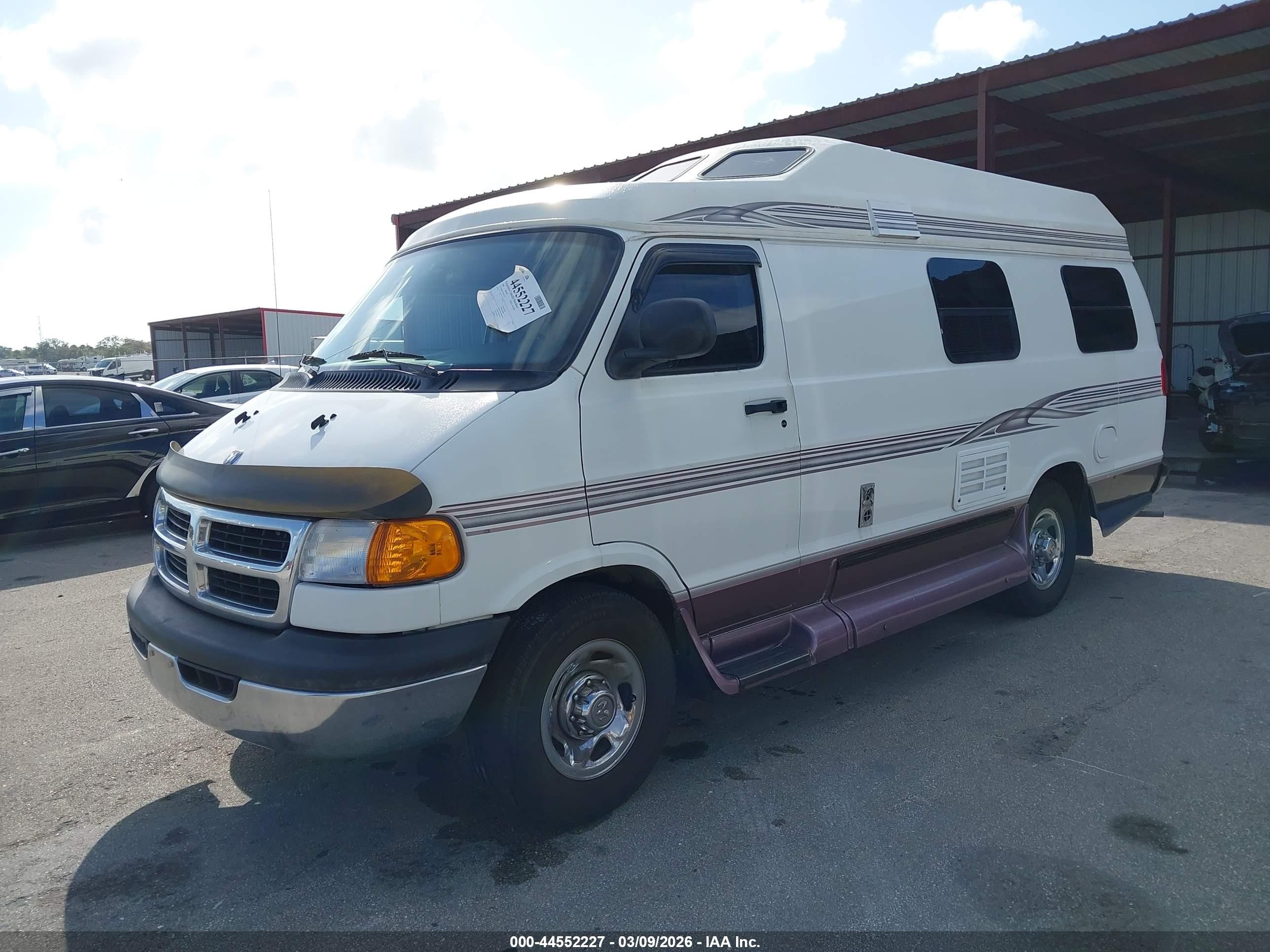 2000 Dodge Ram Van 3500 Conversion White vin: 2B6KB31Y5YK175433