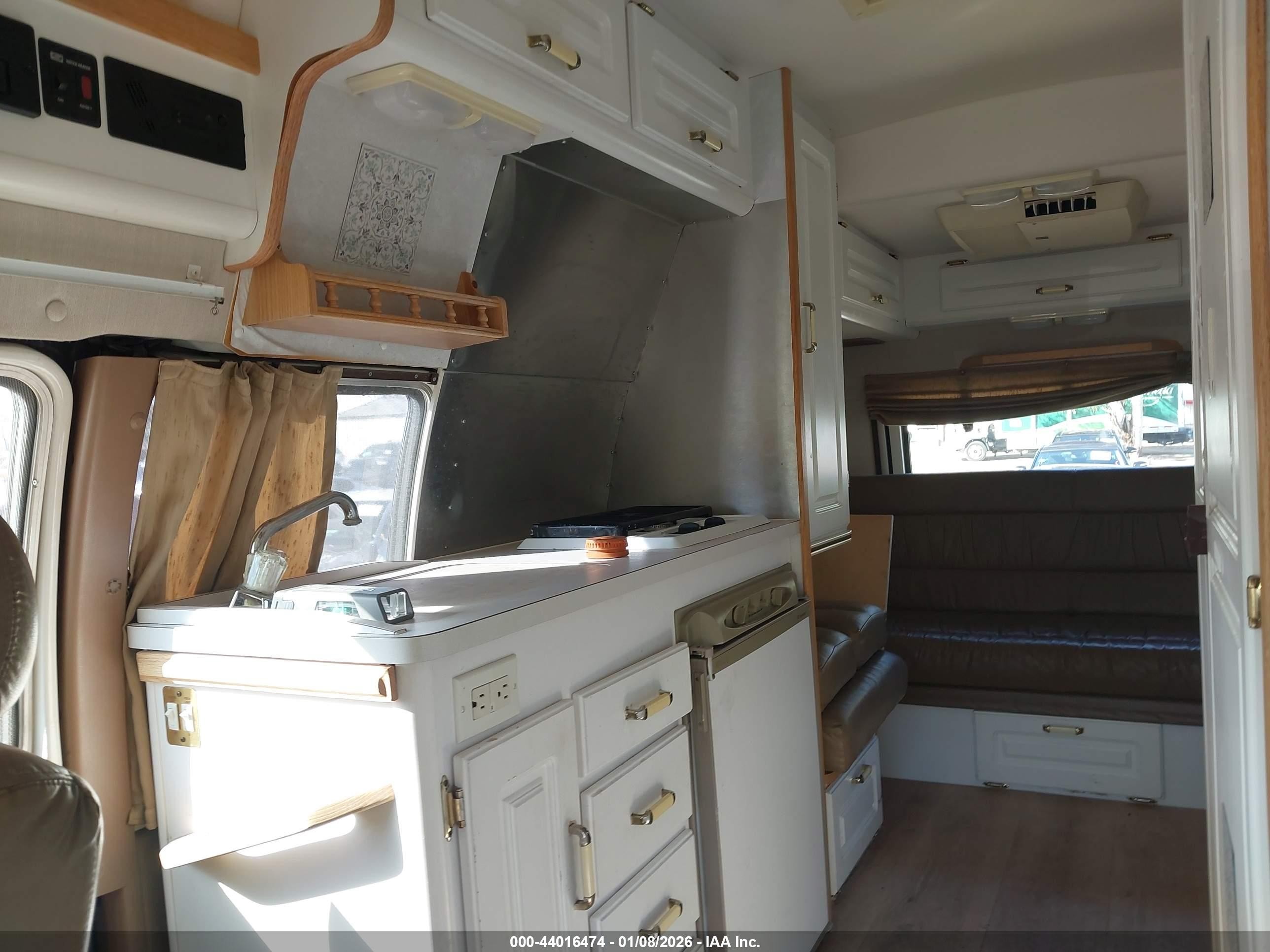 2000 Dodge Ram Van 3500 Conversion White vin: 2B6LB31Z4YK123272