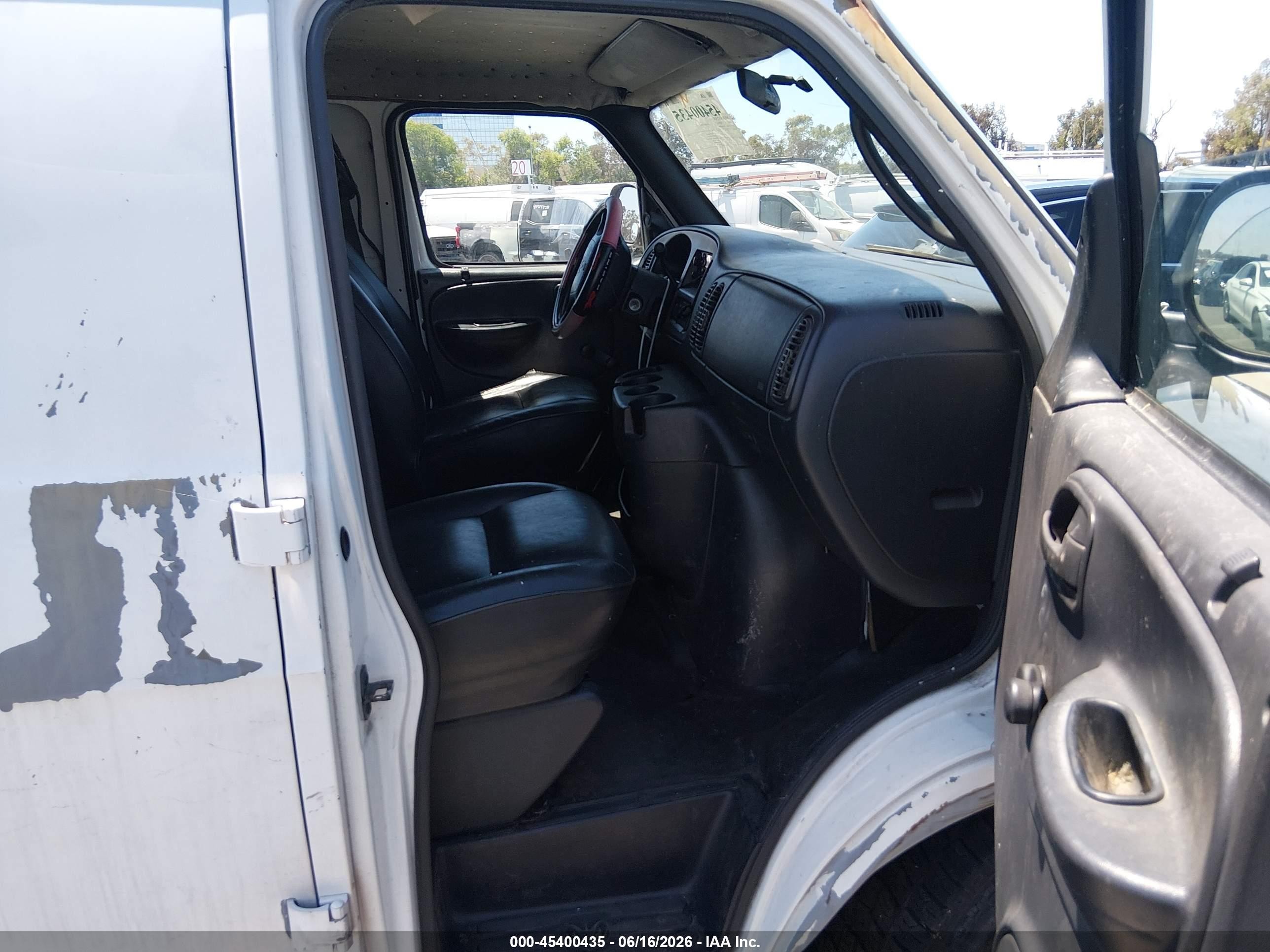 2001 Dodge Ram Van 1500 Conversion Белый vin: 2B7HB11Y11K508601