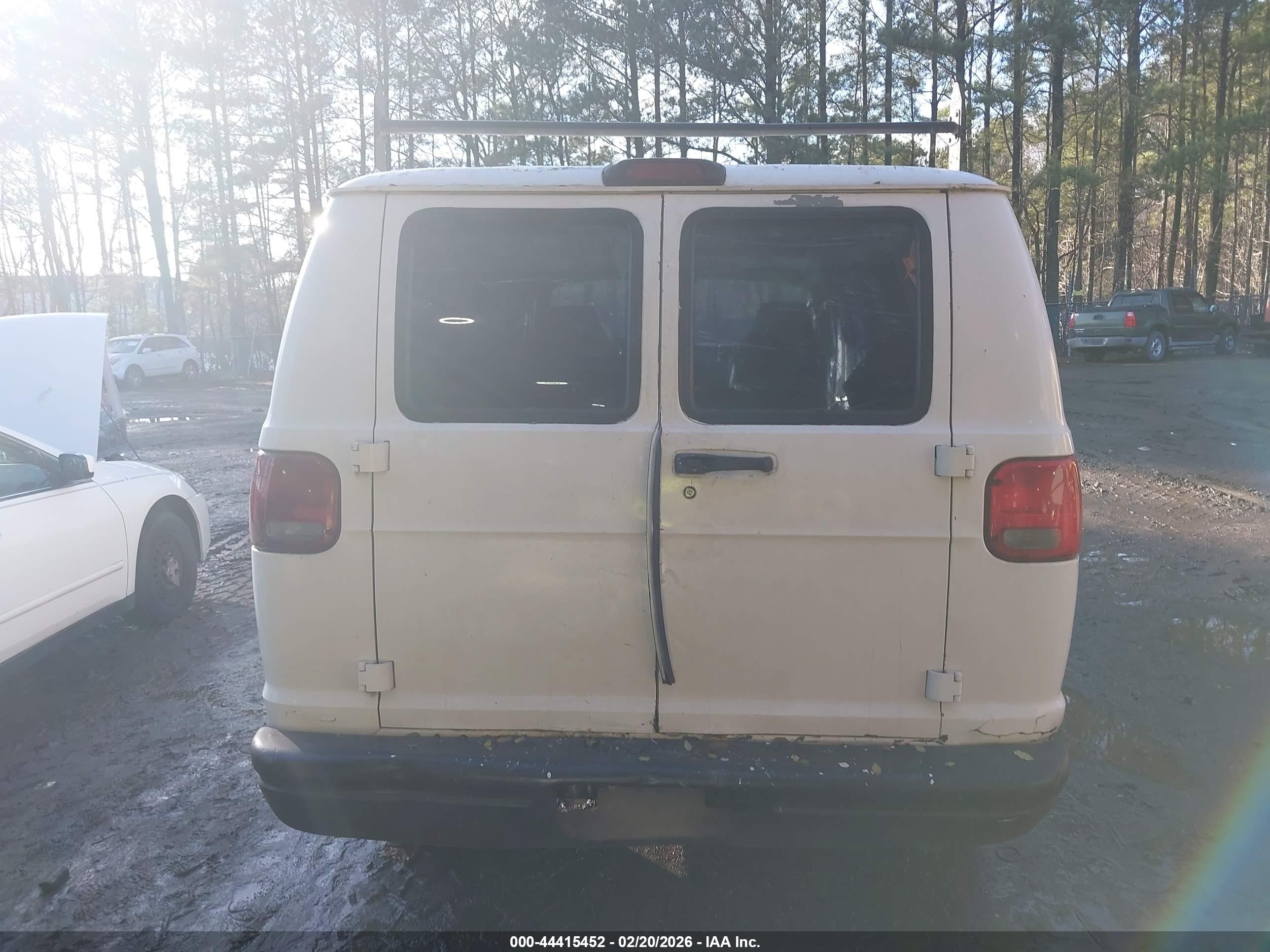2001 Dodge Ram Van 1500 Conversion White vin: 2B7HB11Y11K511062