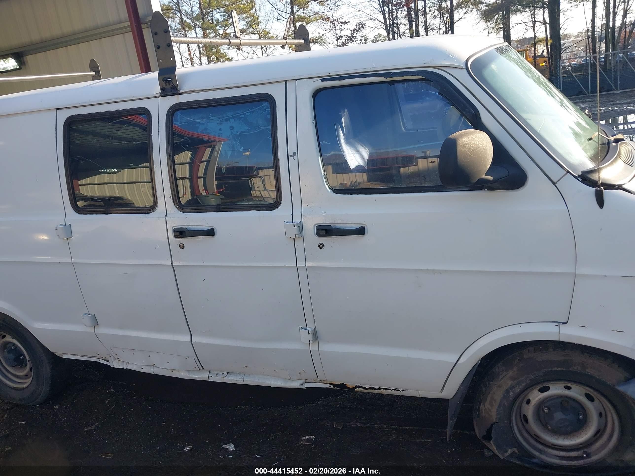2001 Dodge Ram Van 1500 Conversion White vin: 2B7HB11Y11K511062