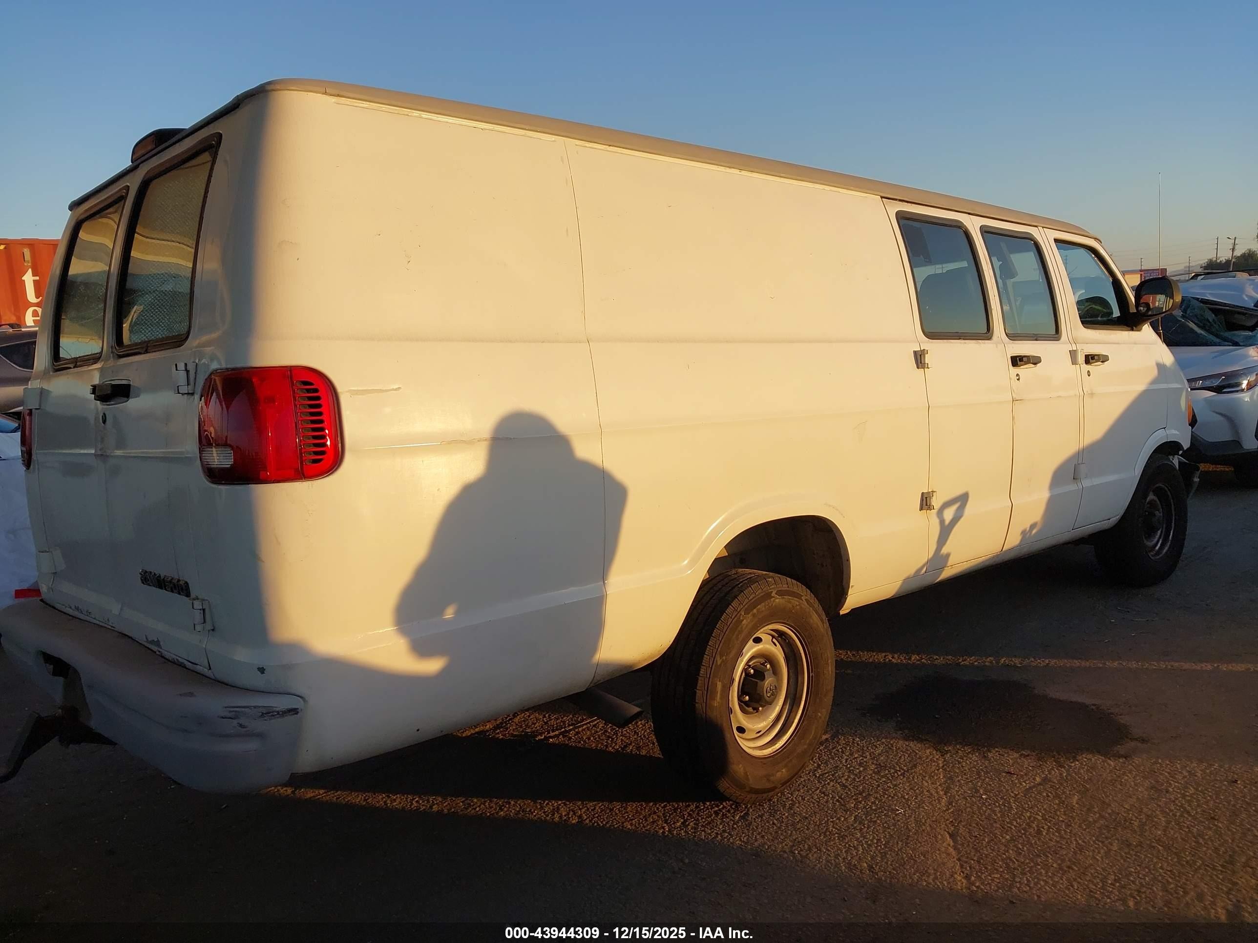 1999 Dodge Ram Van 1500 Commercial/conversion White vin: 2B7HB11Y2XK520877
