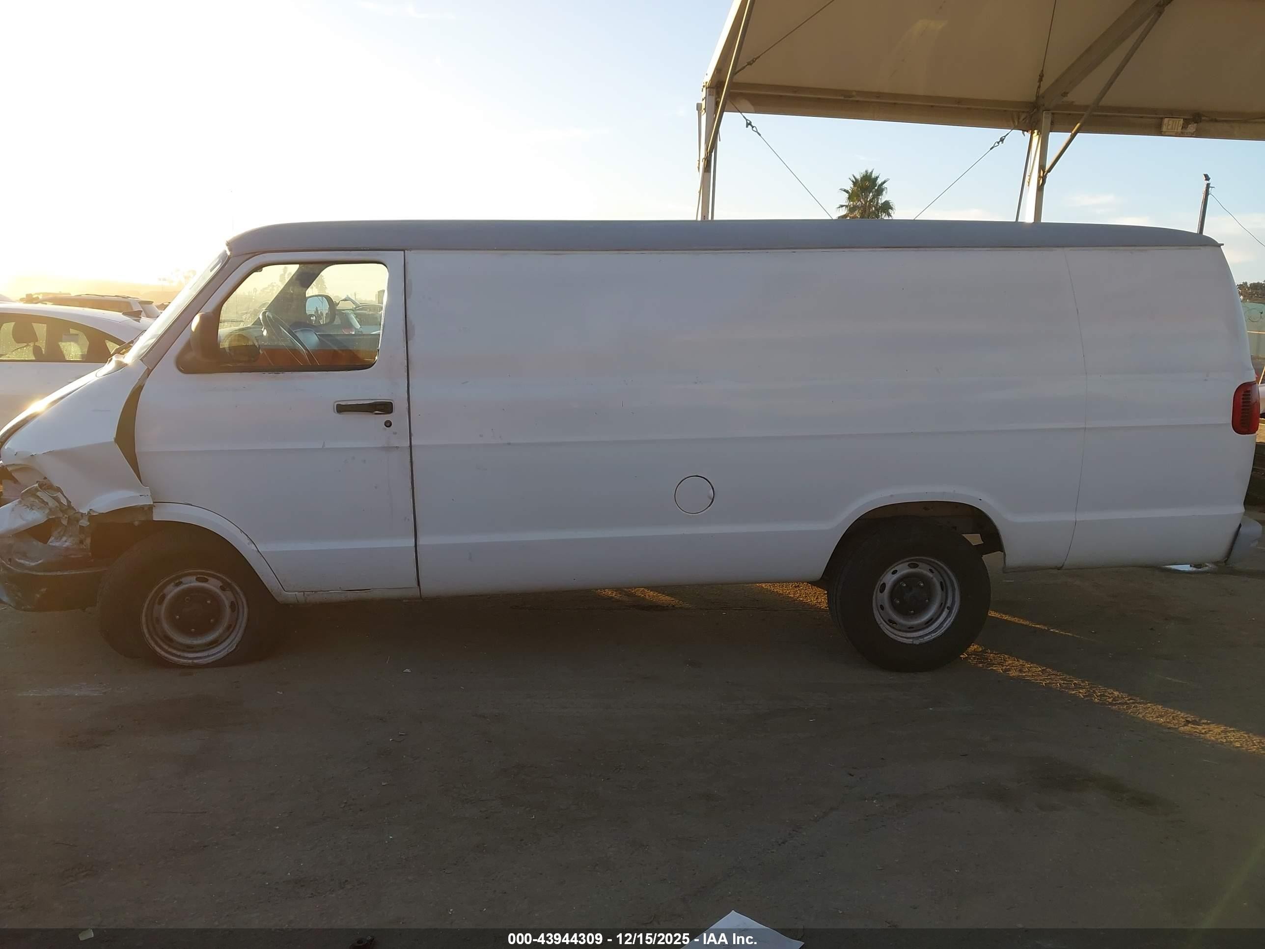 1999 Dodge Ram Van 1500 Commercial/conversion White vin: 2B7HB11Y2XK520877
