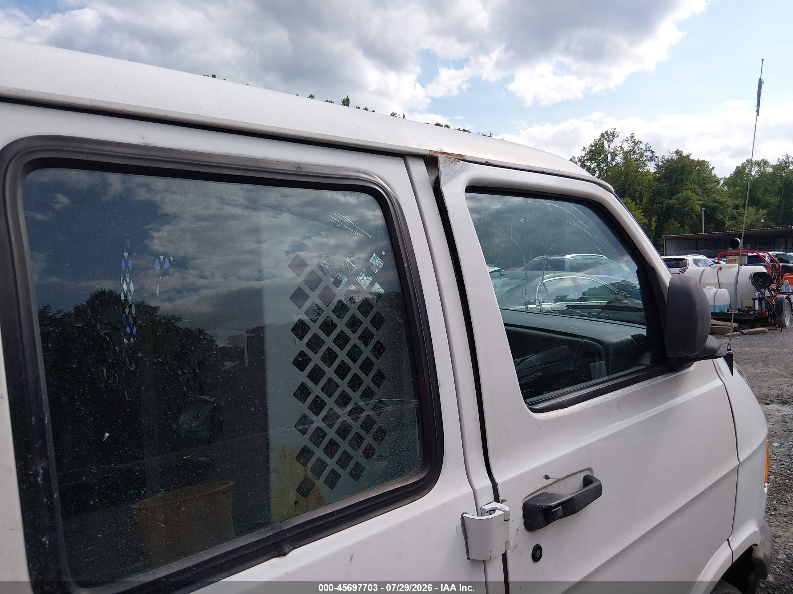 1999 Dodge Ram Van 1500 Commercial/conversion White vin: 2B7HB11Y6XK513186