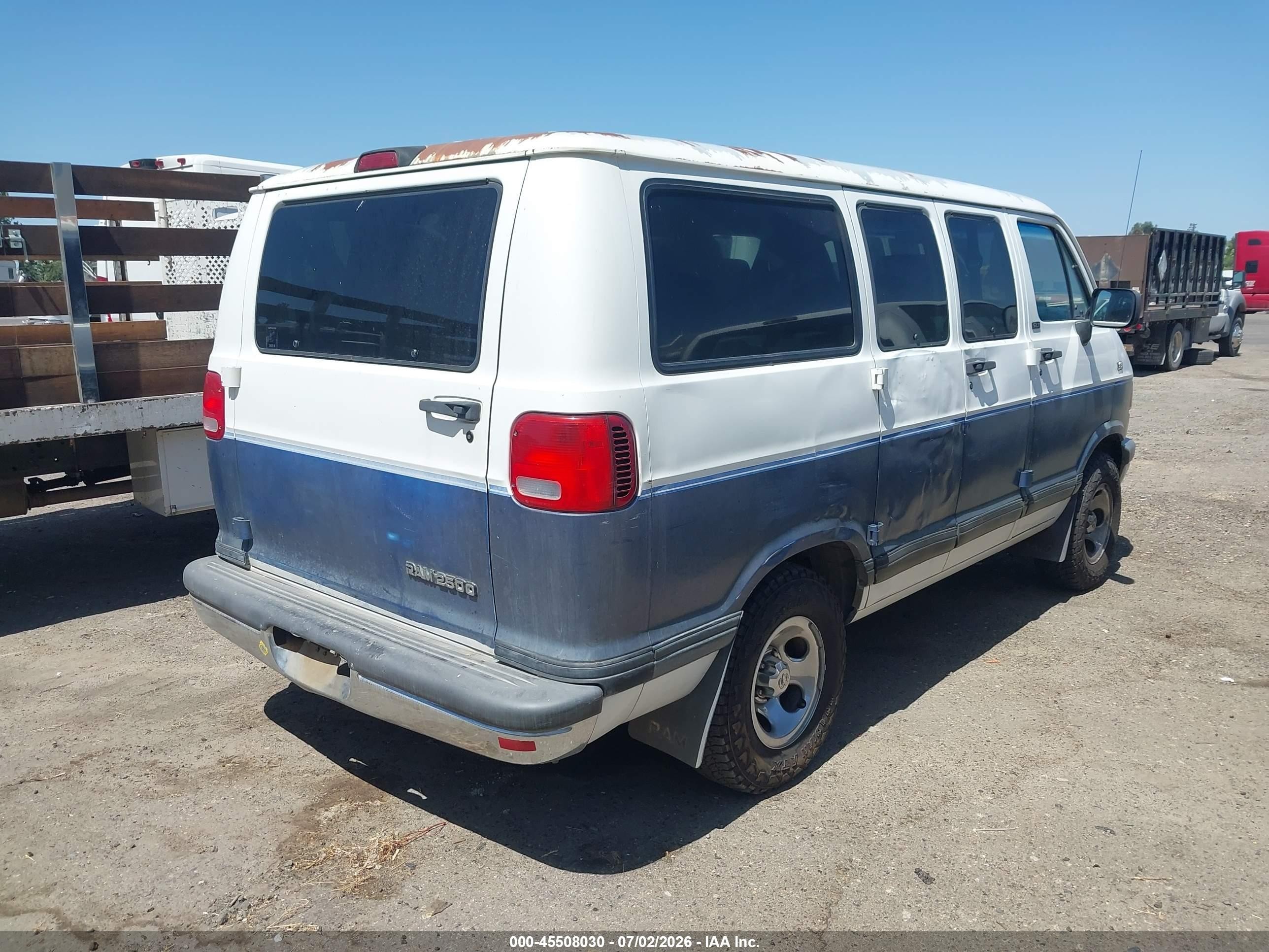 1995 Dodge Ram Van B2500 White vin: 2B7HB21Y0SK520276