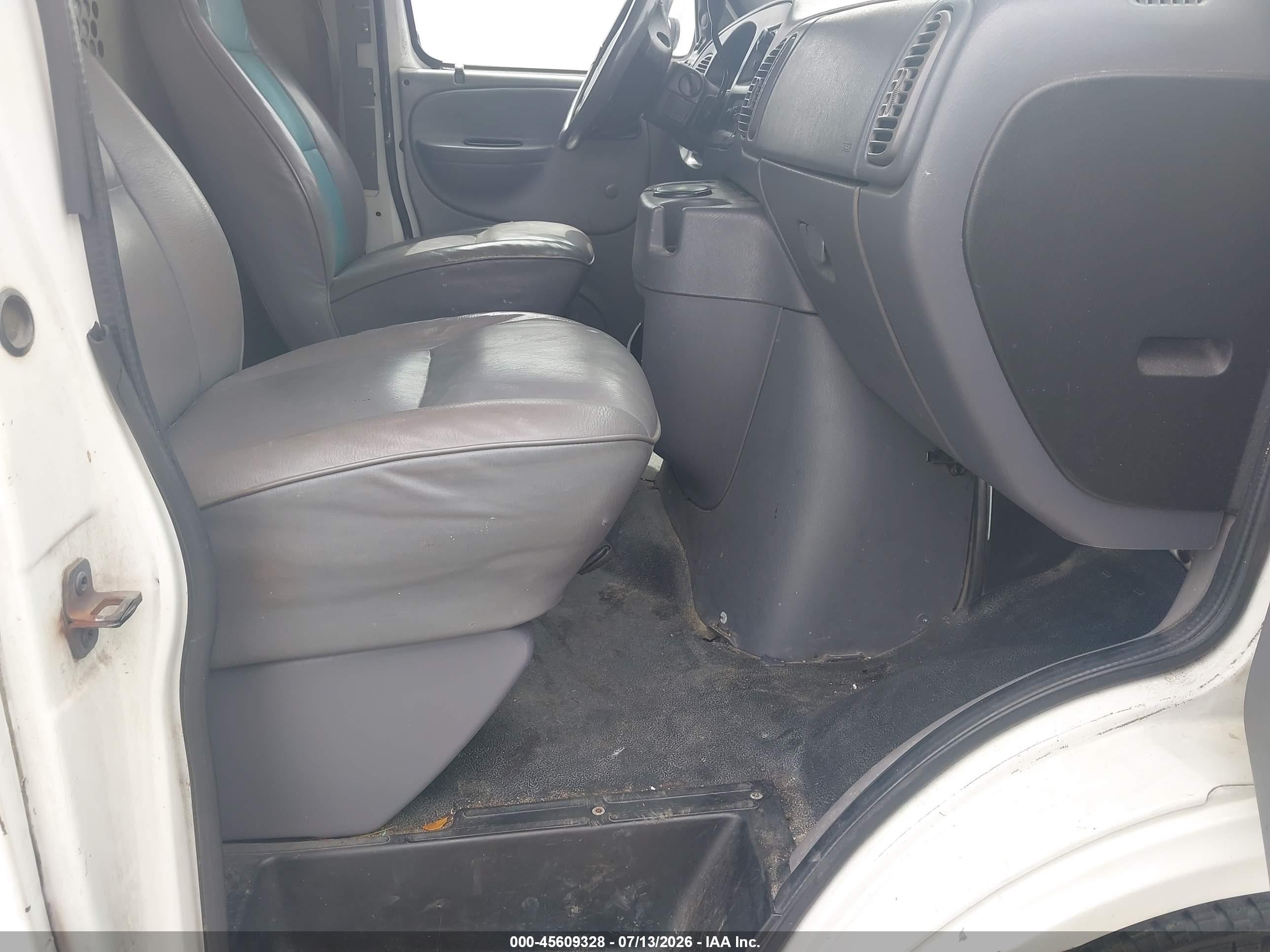 2000 Dodge Ram Van 2500 Conversion White vin: 2B7JB21Y1YK146805