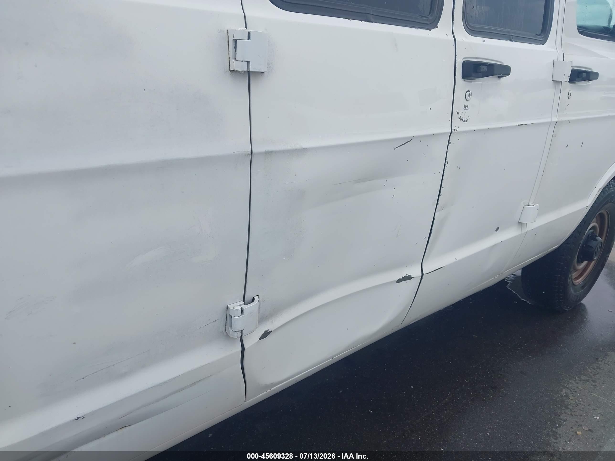 2000 Dodge Ram Van 2500 Conversion White vin: 2B7JB21Y1YK146805