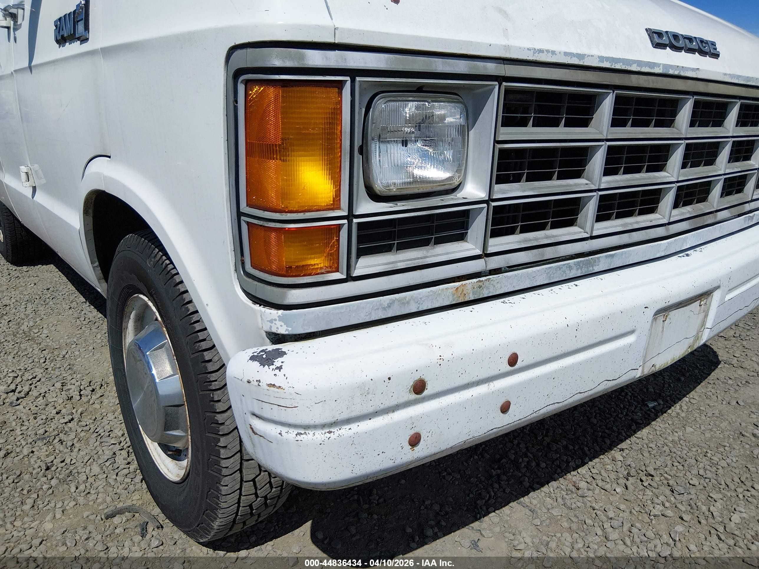 1989 Dodge Ram Van B350 White vin: 2B7JB31Z2KK386760
