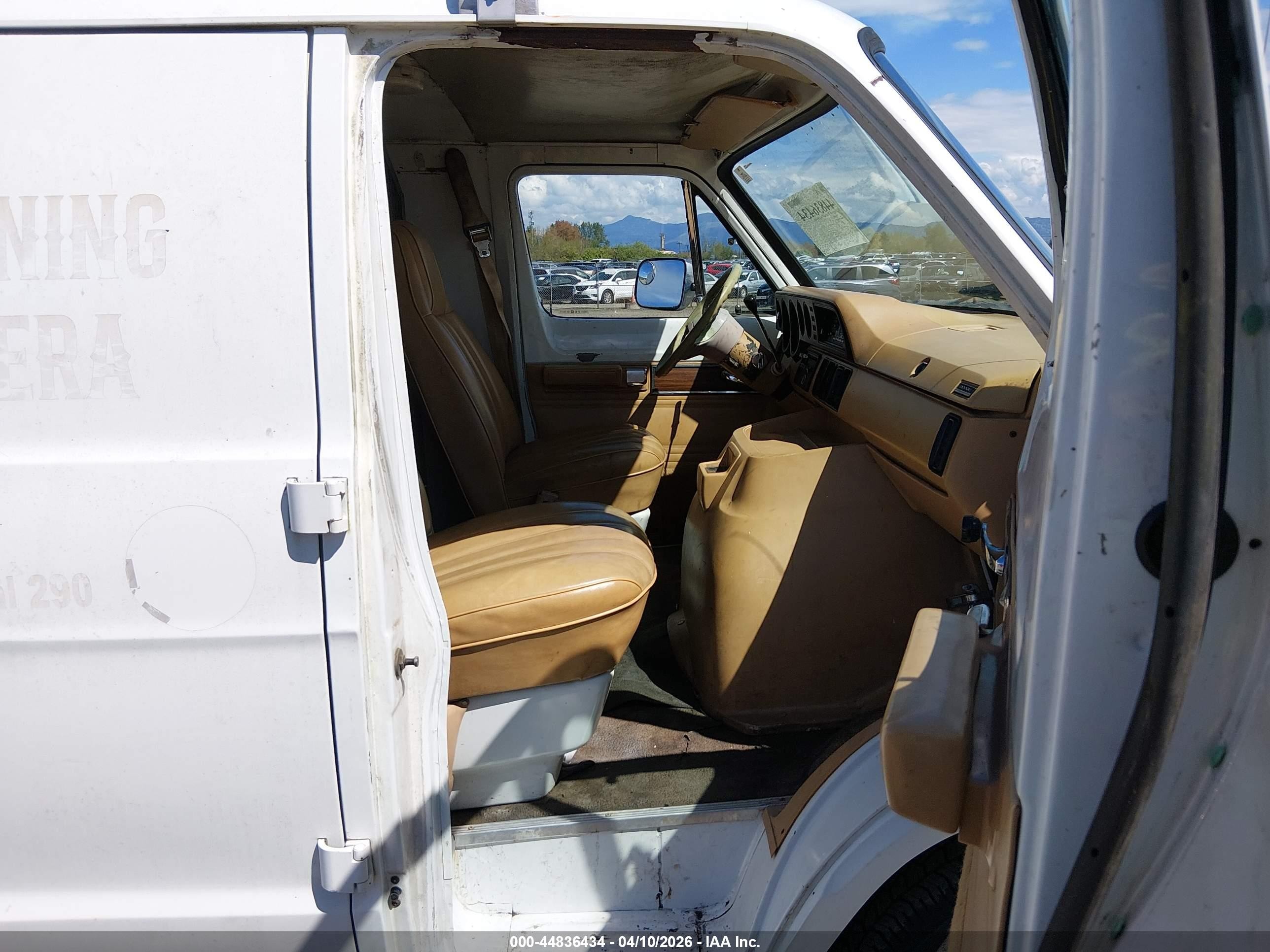 1989 Dodge Ram Van B350 White vin: 2B7JB31Z2KK386760
