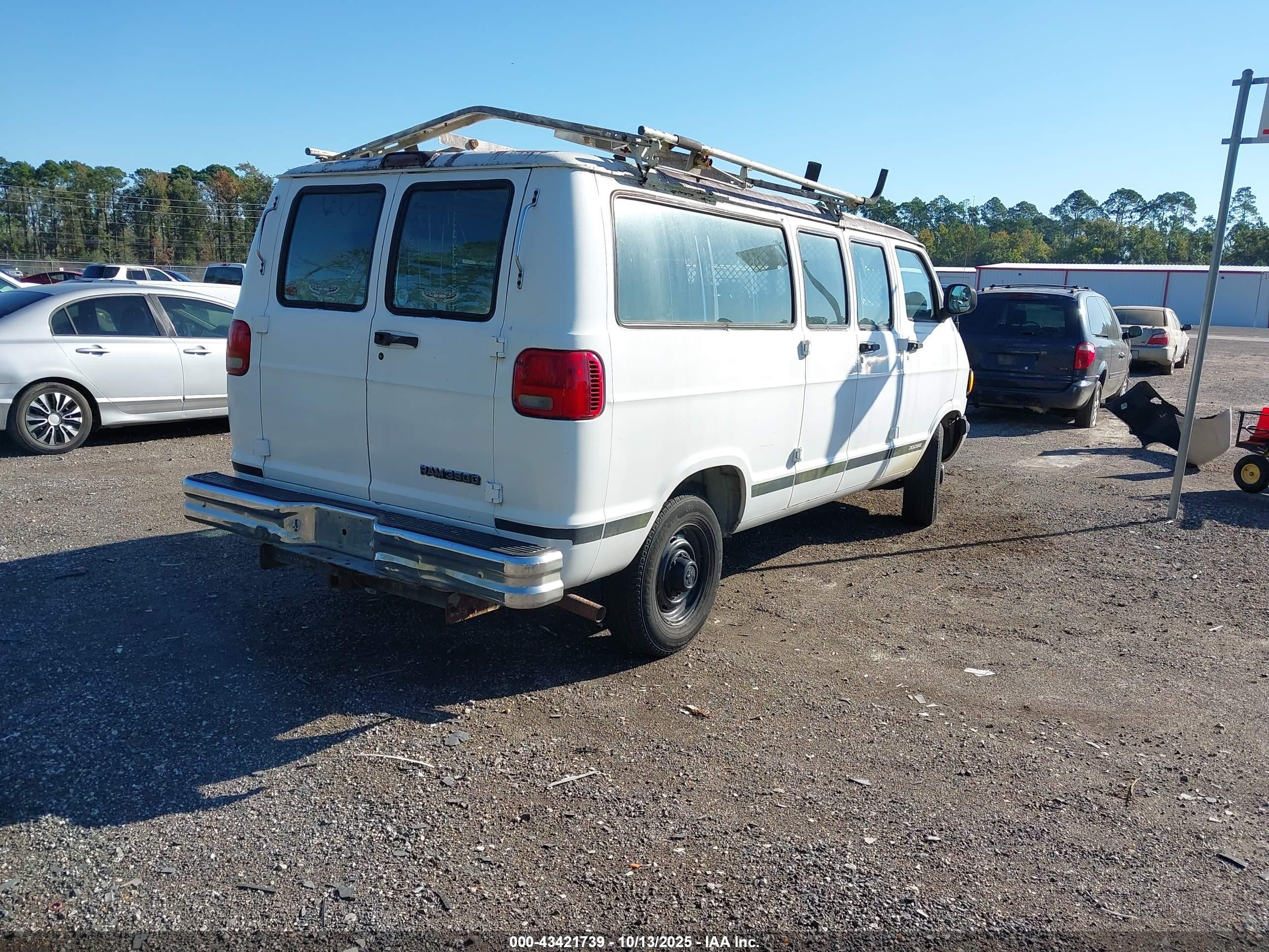 1999 Dodge Ram Van 3500 Commercial/commercial Maxi/conversion White vin: 2B7KB31Z9XK542580