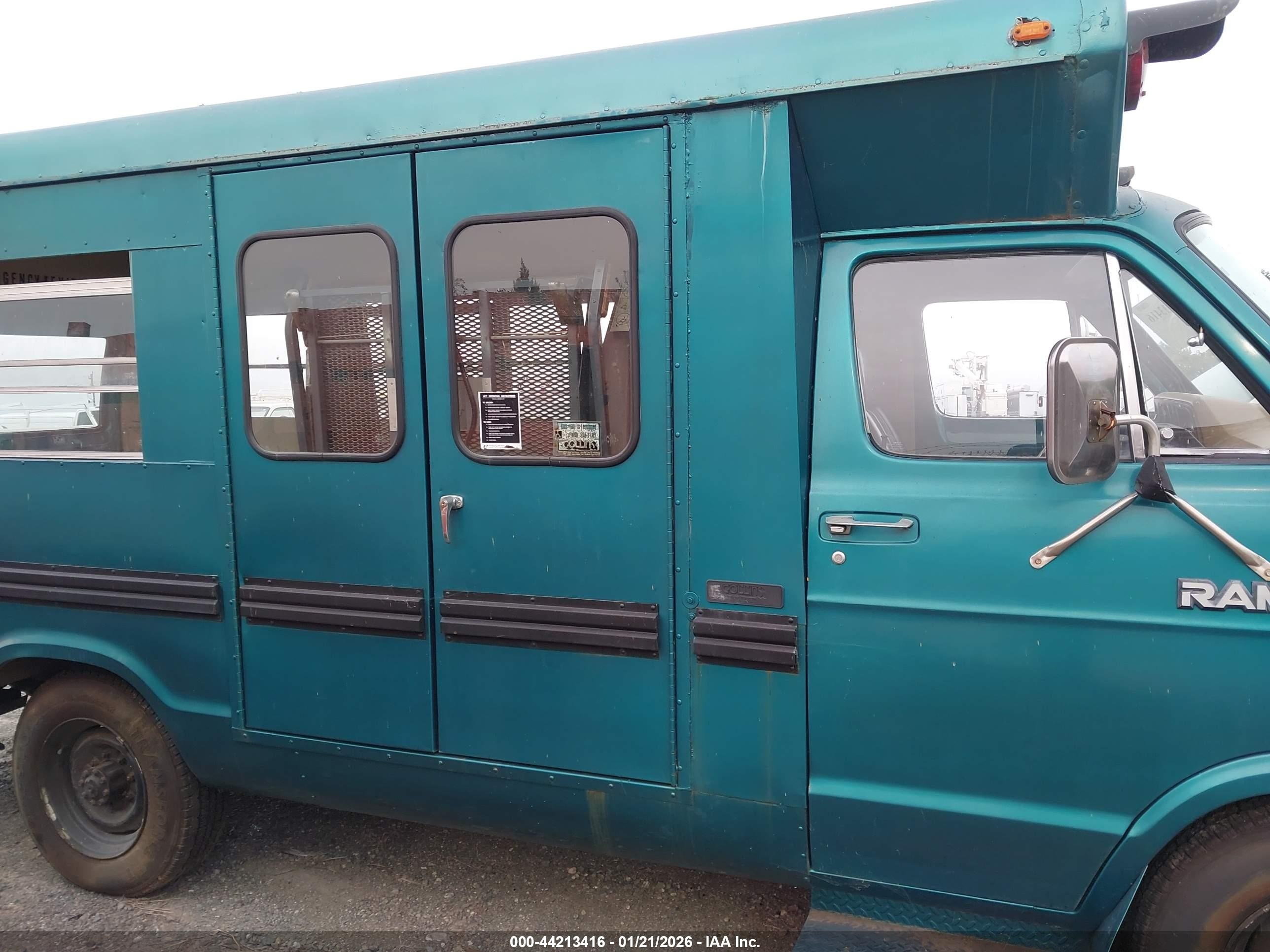 1982 Dodge Ram Van B350 Green vin: 2B7KB33U1CK125045