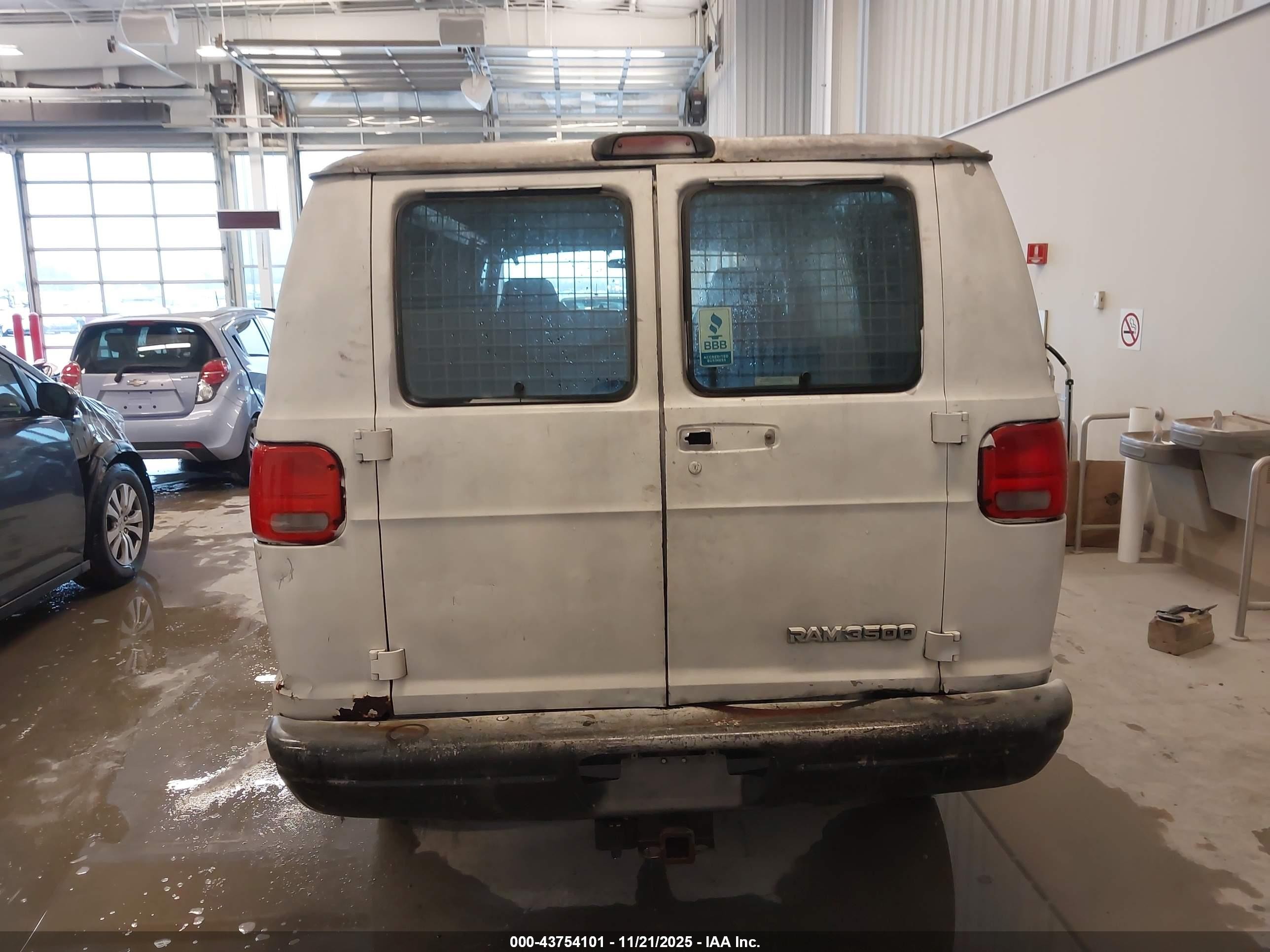 2001 Dodge Ram Van 3500 Commercial/commercial Non-maxi White vin: 2B7LB31Z31K554638