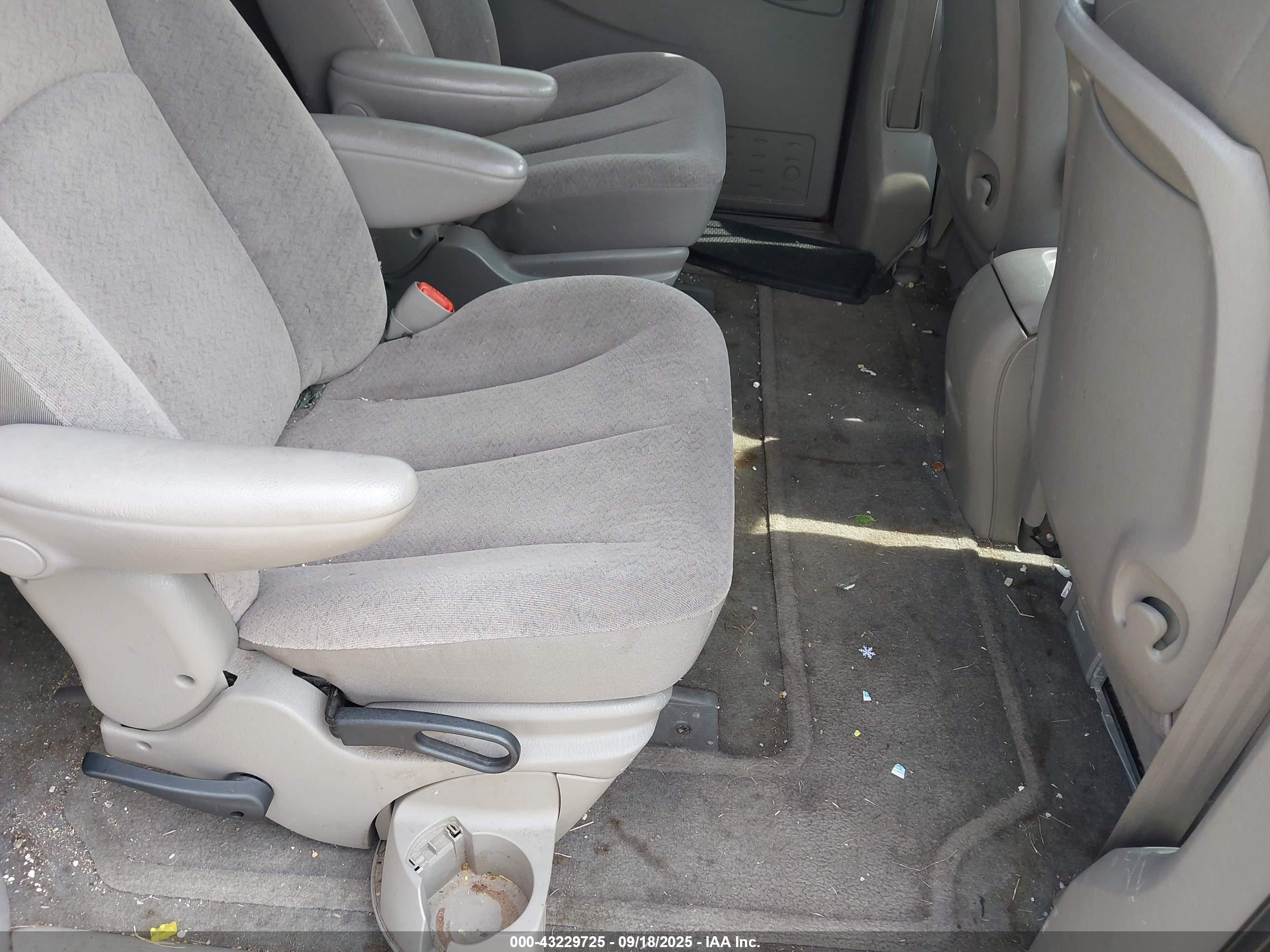 2001 Dodge Grand Caravan Sport Фиолетовый vin: 2B8GP44341R403519