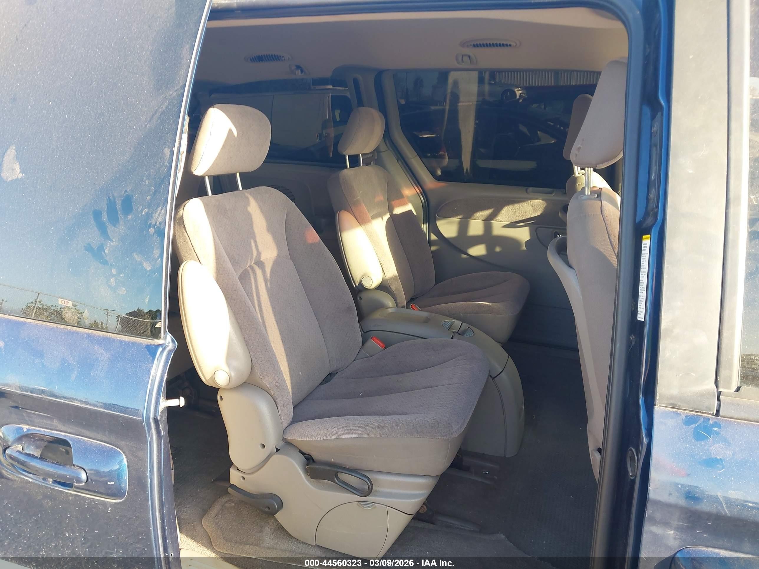 2001 Dodge Grand Caravan Sport Blue vin: 2B8GP44G41R142928