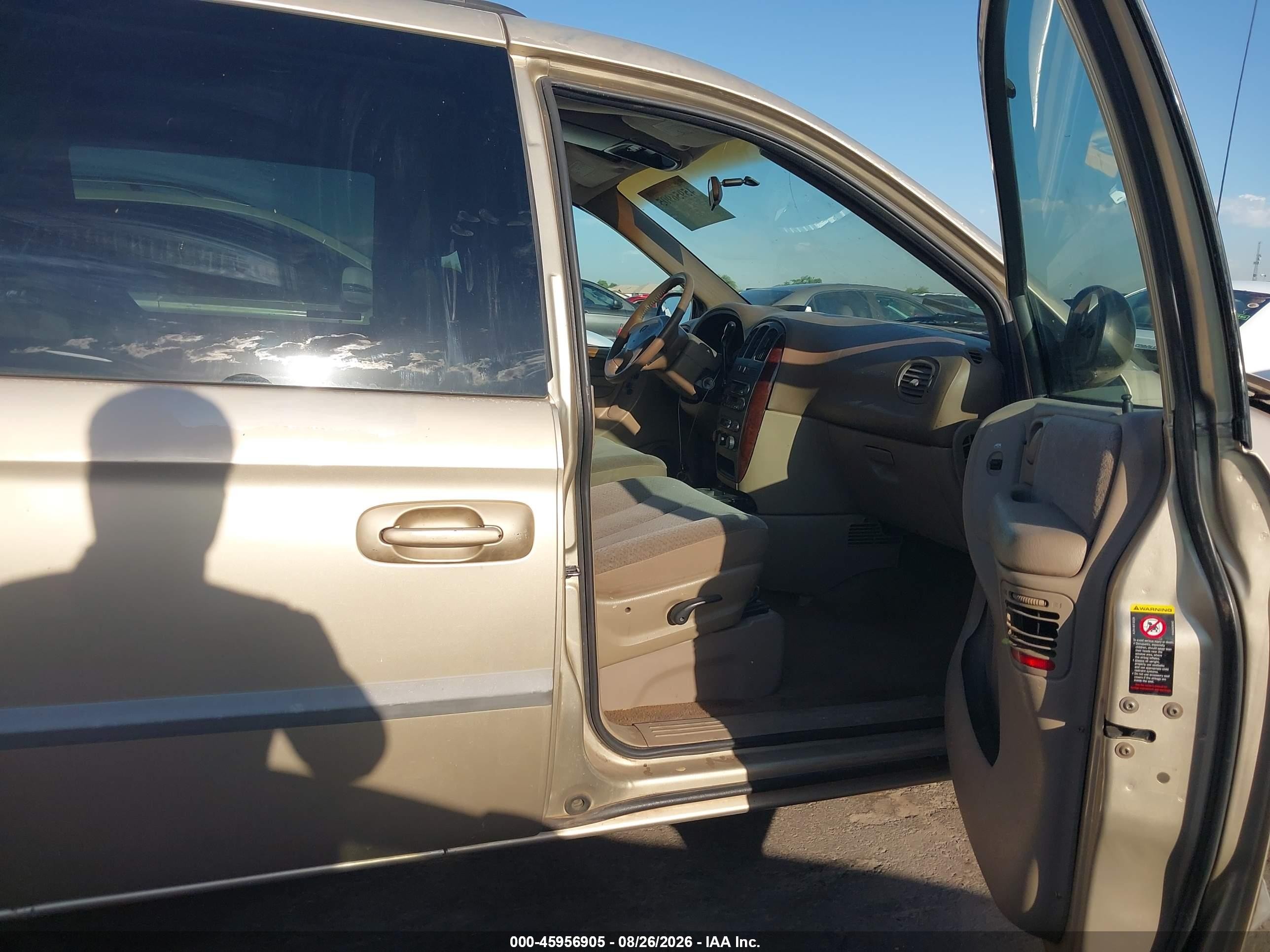 2001 Dodge Grand Caravan Sport Золотой vin: 2B8GP44G51R107136