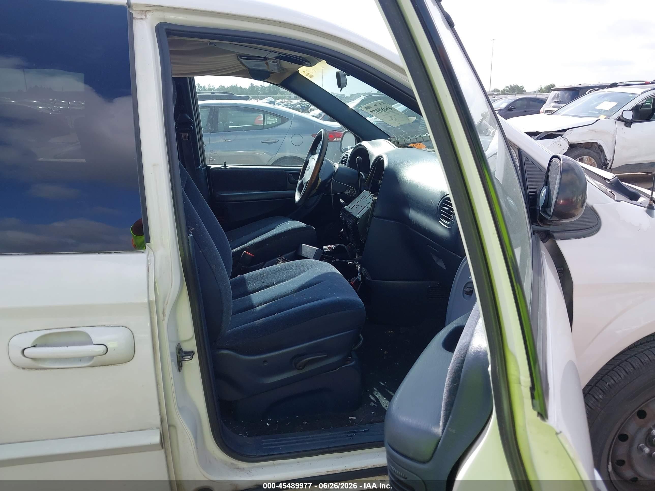 2001 Dodge Grand Caravan Sport Белый vin: 2B8GP44G71R177804