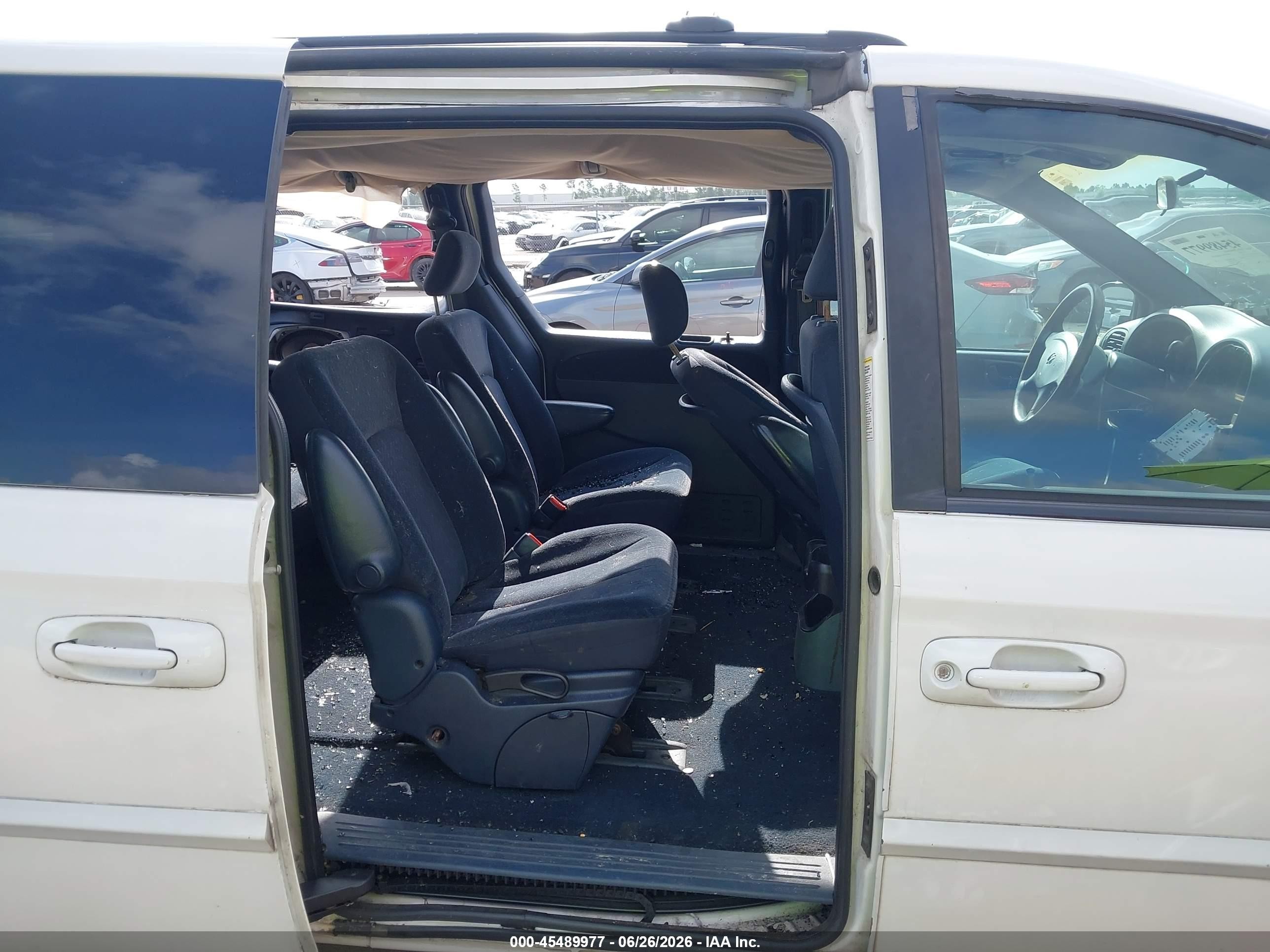 2001 Dodge Grand Caravan Sport Белый vin: 2B8GP44G71R177804