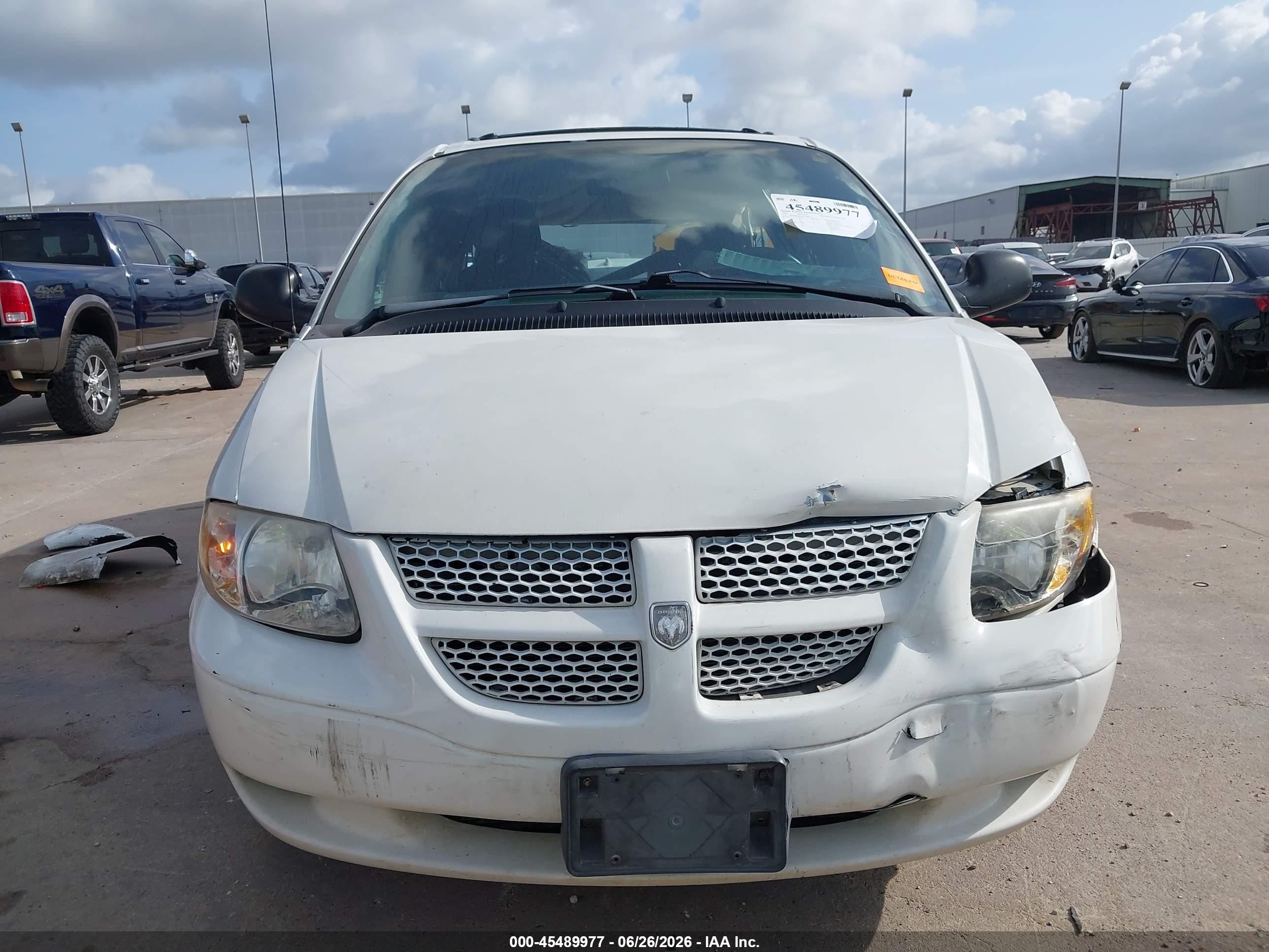2001 Dodge Grand Caravan Sport Белый vin: 2B8GP44G71R177804