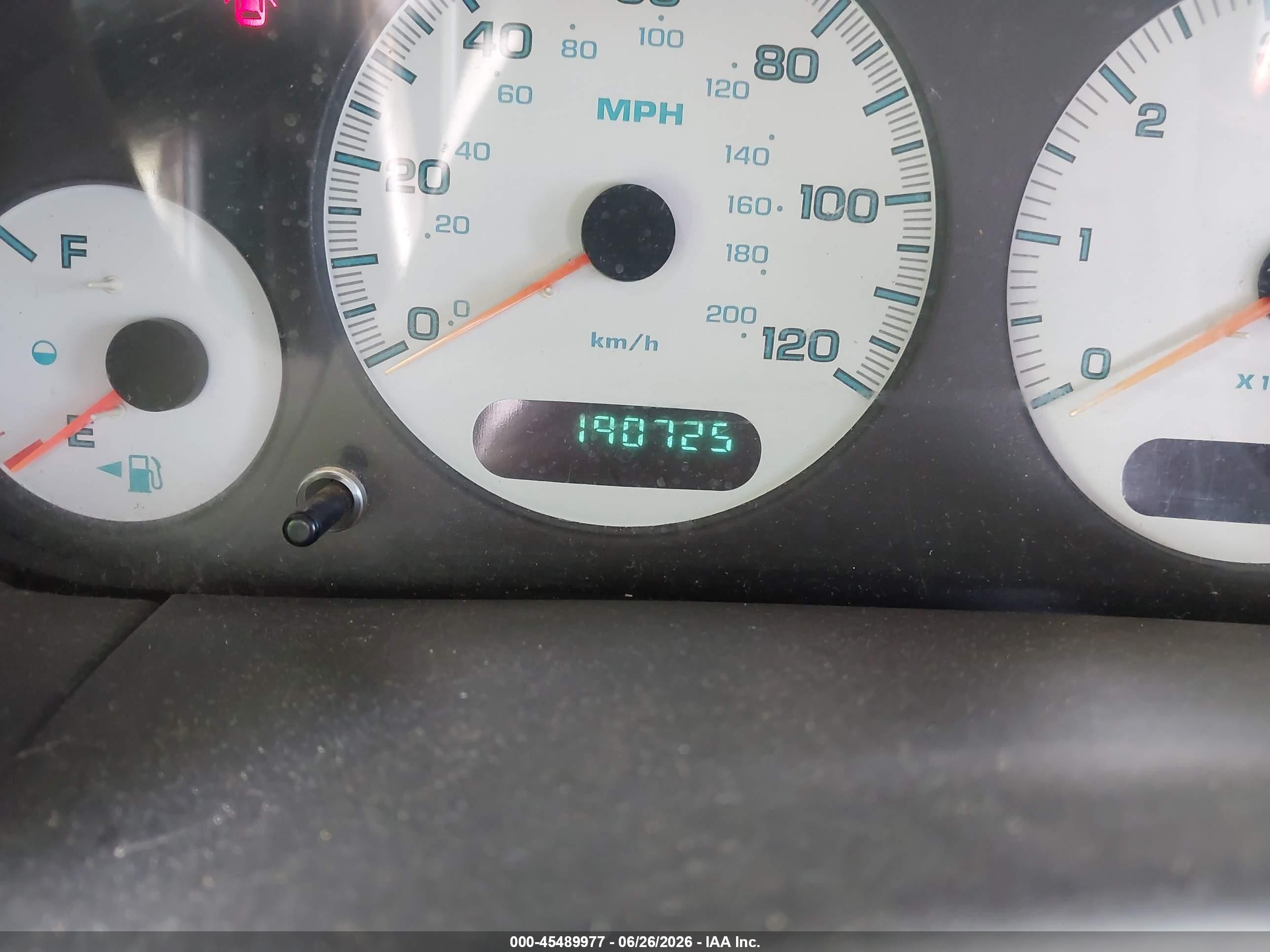 2001 Dodge Grand Caravan Sport Белый vin: 2B8GP44G71R177804