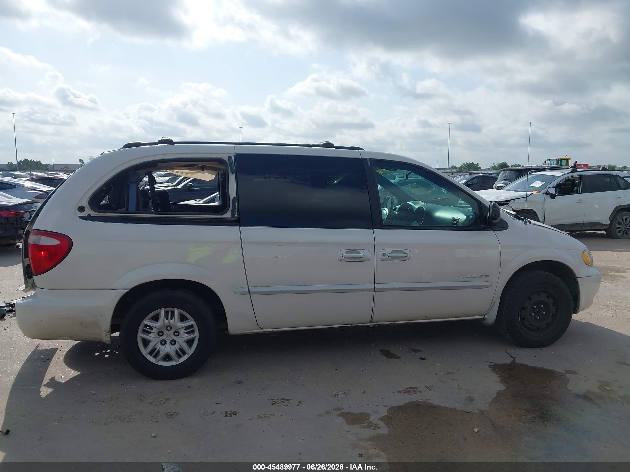 2001 Dodge Grand Caravan Sport Белый vin: 2B8GP44G71R177804