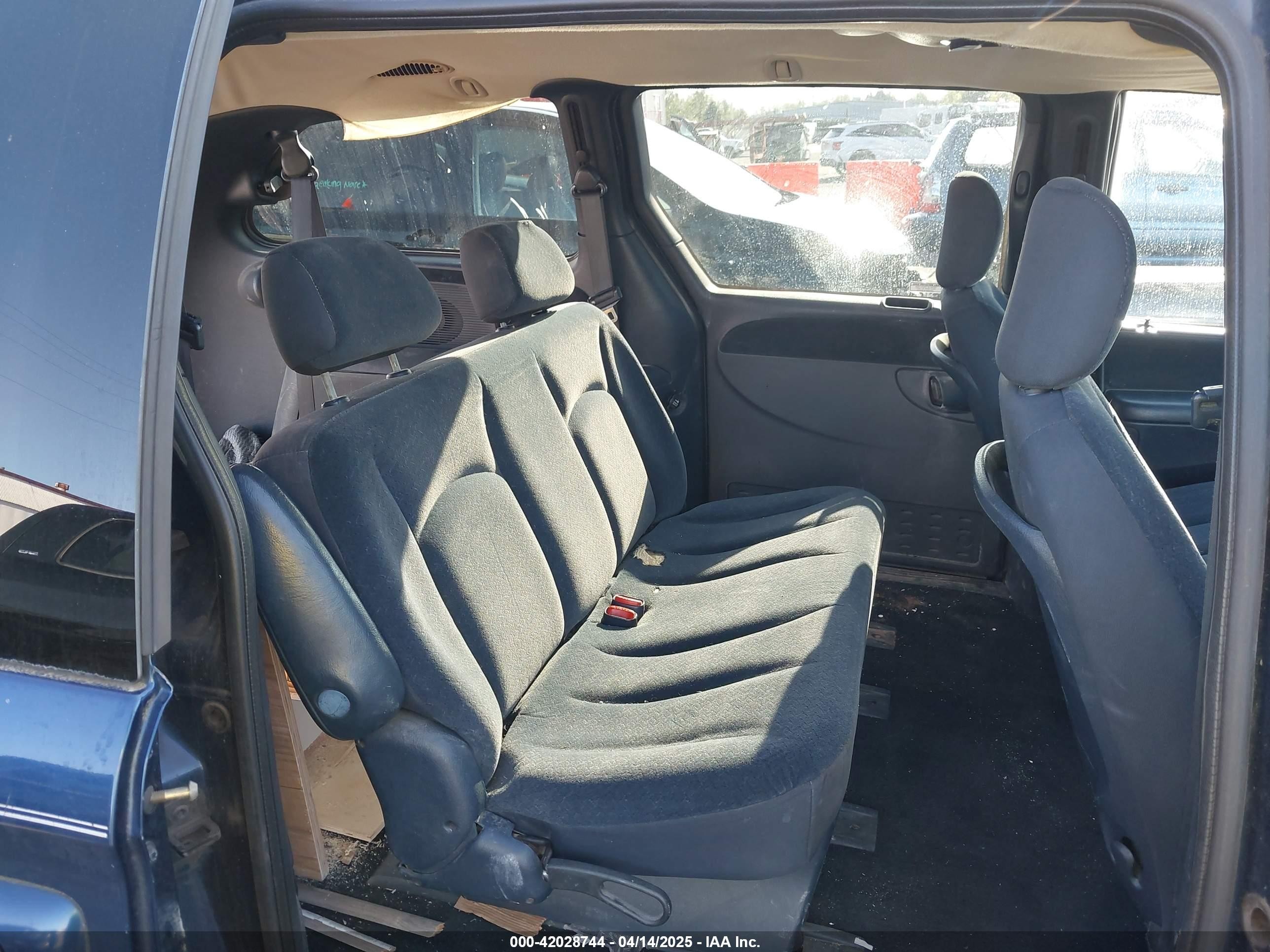 2001 Dodge Grand Caravan Sport Blue vin: 2B8GP44G81R118664