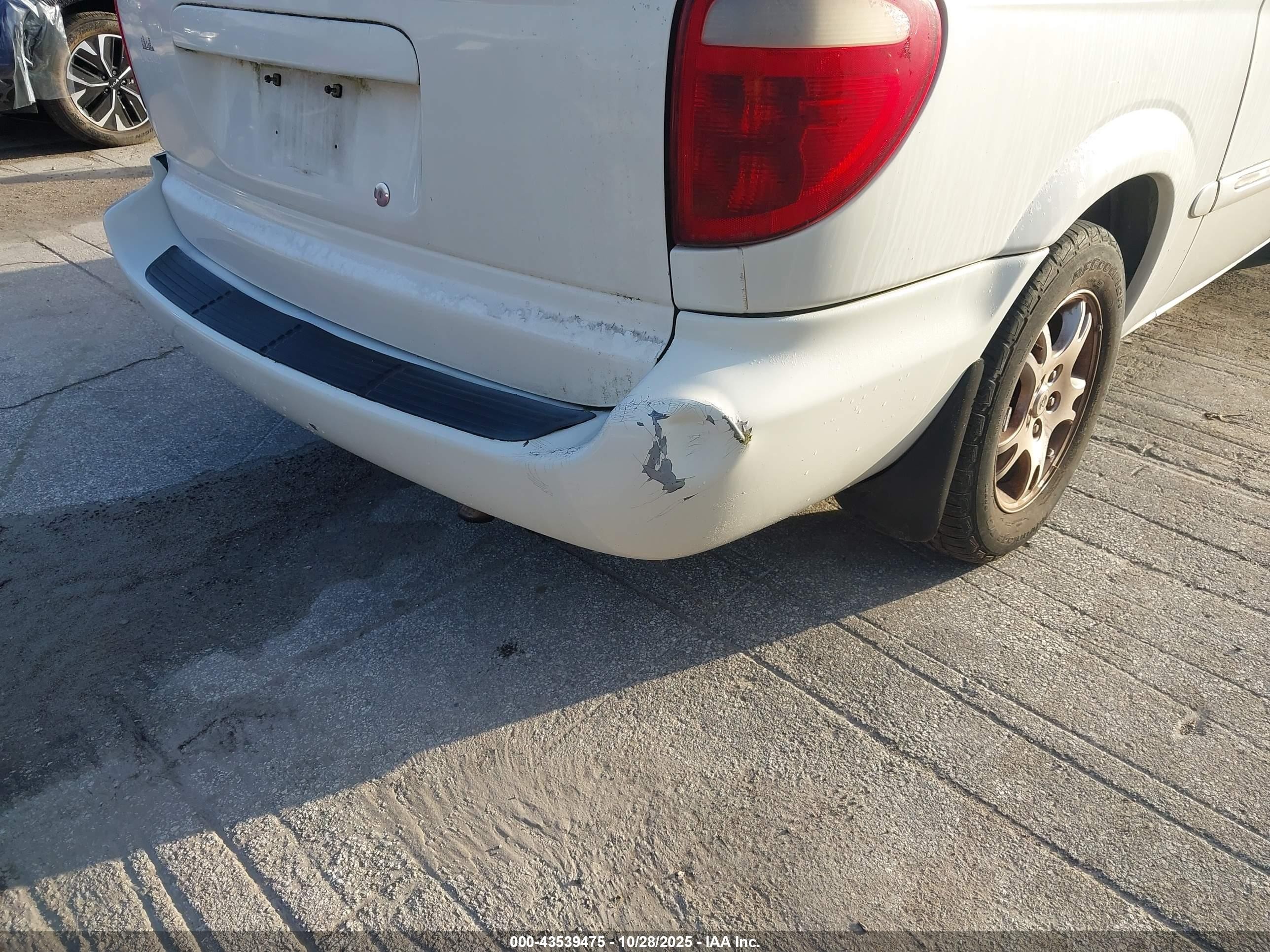 2001 Dodge Grand Caravan Es White vin: 2B8GP54L01R174763
