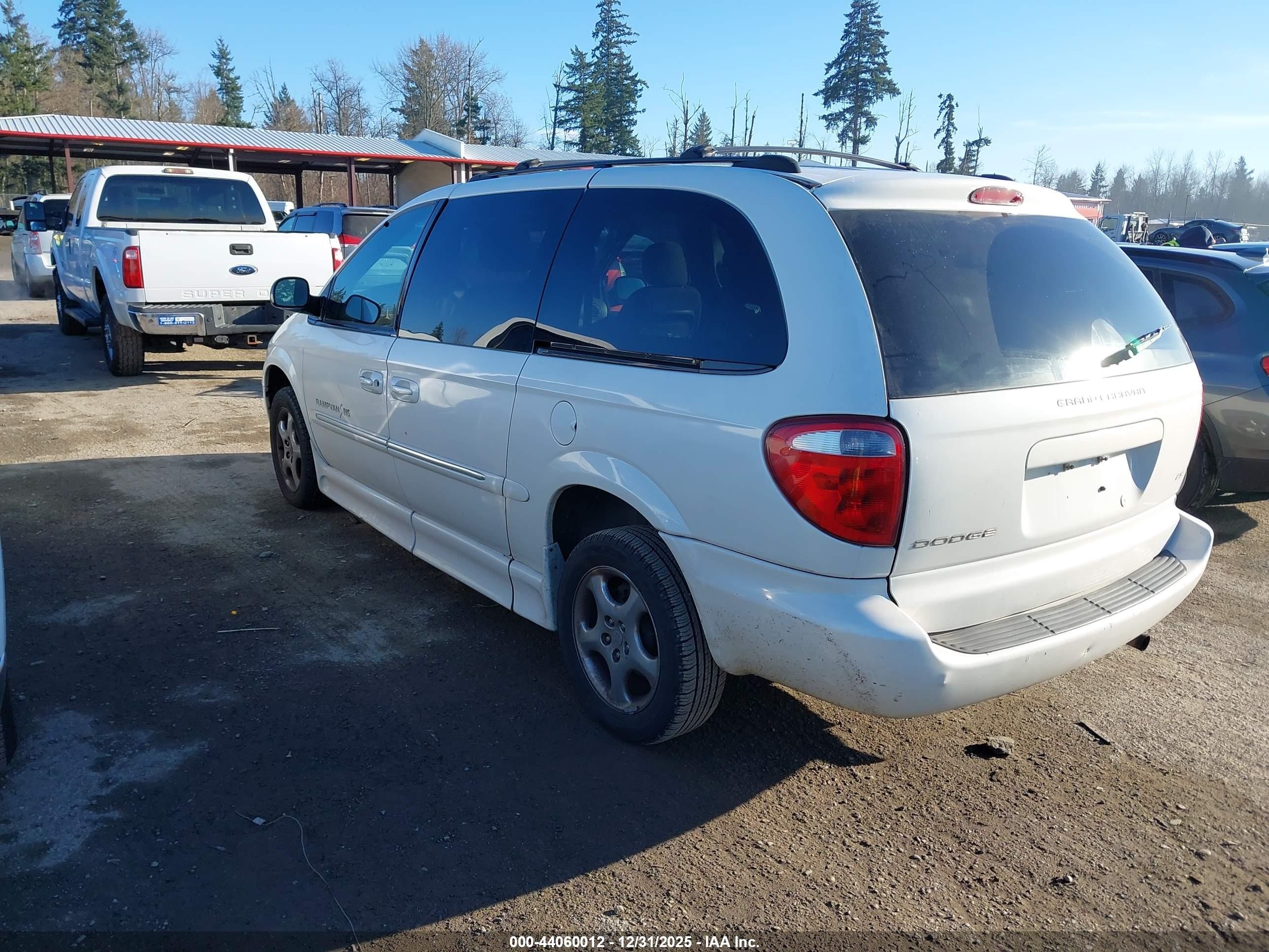 2002 Dodge Grand Caravan Es Tan vin: 2B8GP54L12R608318