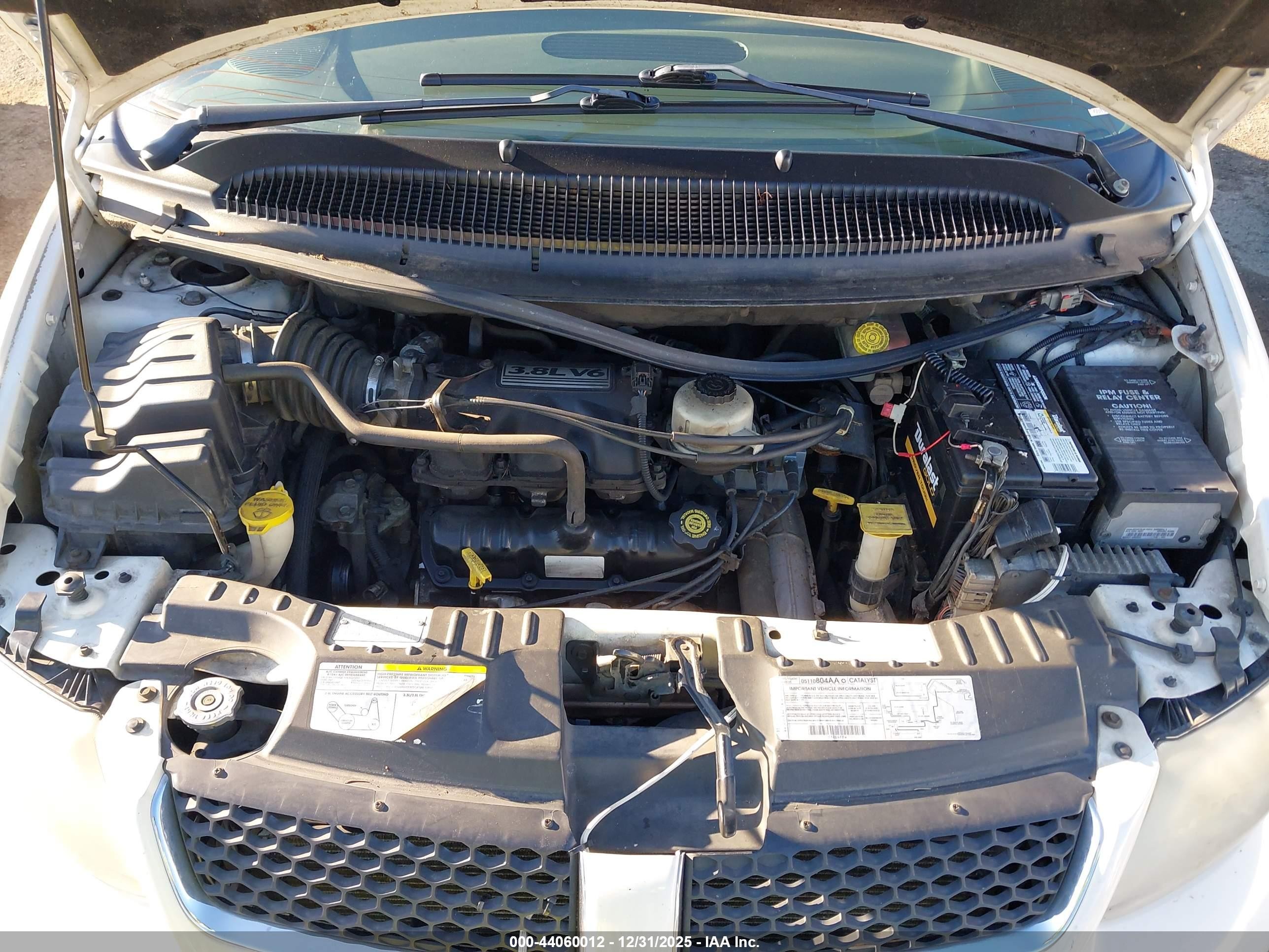 2002 Dodge Grand Caravan Es Tan vin: 2B8GP54L12R608318