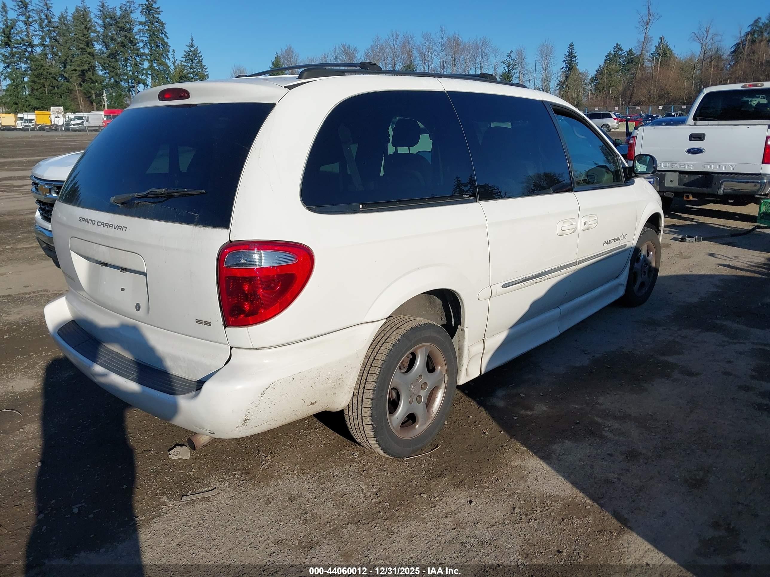 2002 Dodge Grand Caravan Es Tan vin: 2B8GP54L12R608318