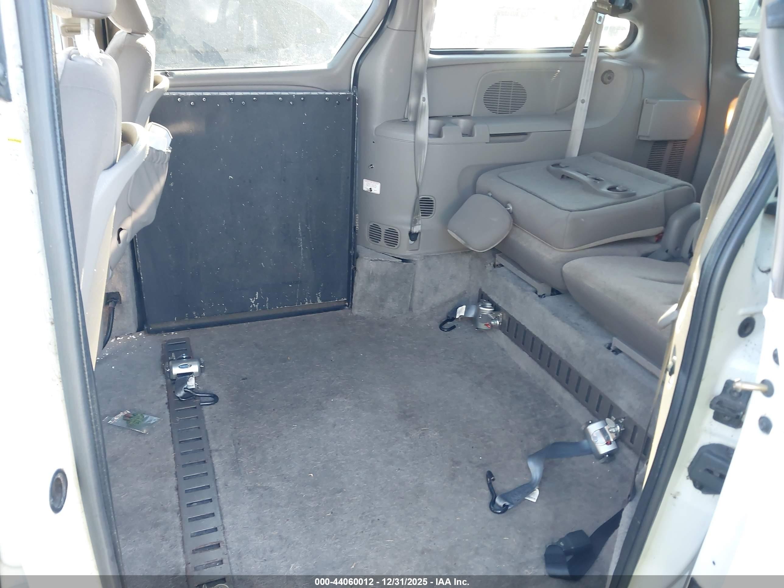 2002 Dodge Grand Caravan Es Tan vin: 2B8GP54L12R608318