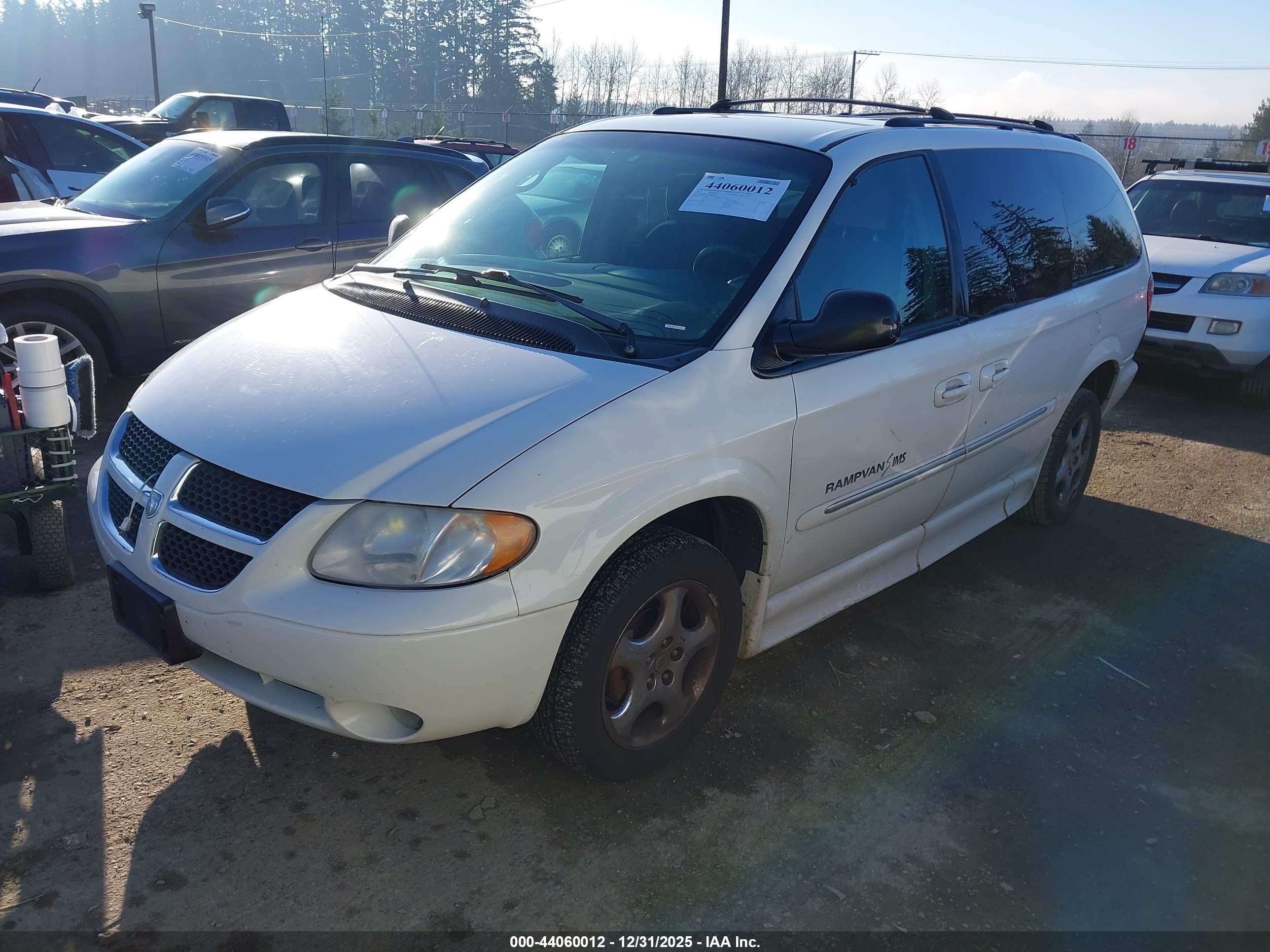 2002 Dodge Grand Caravan Es Tan vin: 2B8GP54L12R608318