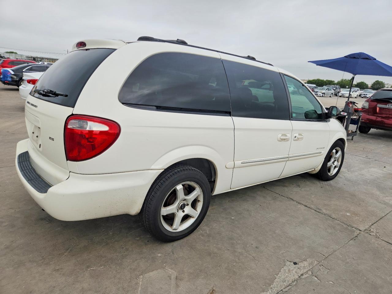 2001 Dodge Grand Caravan Es Белый vin: 2B8GP54L81R411760